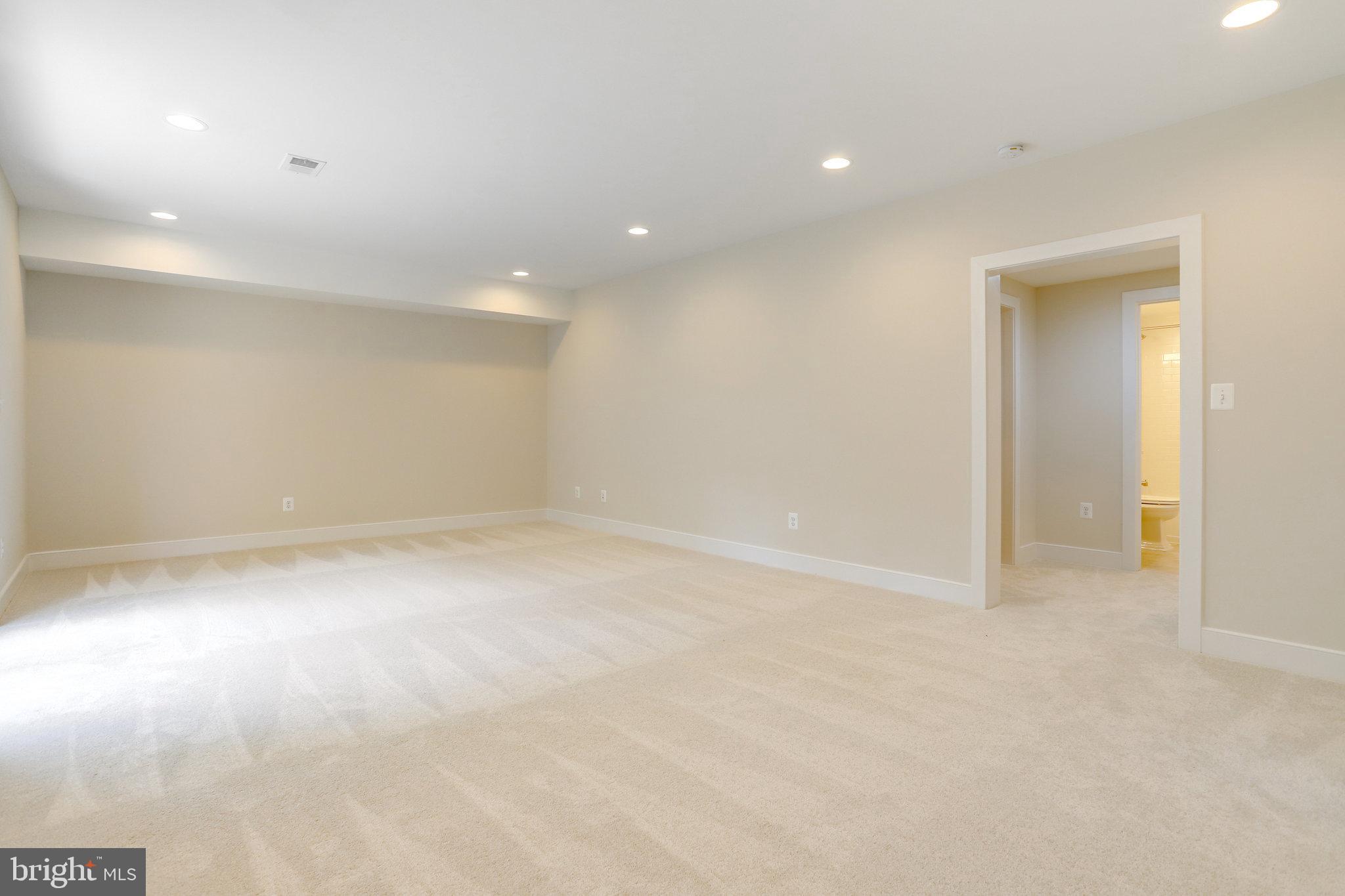 ADDISON HEIGHTS - Residential