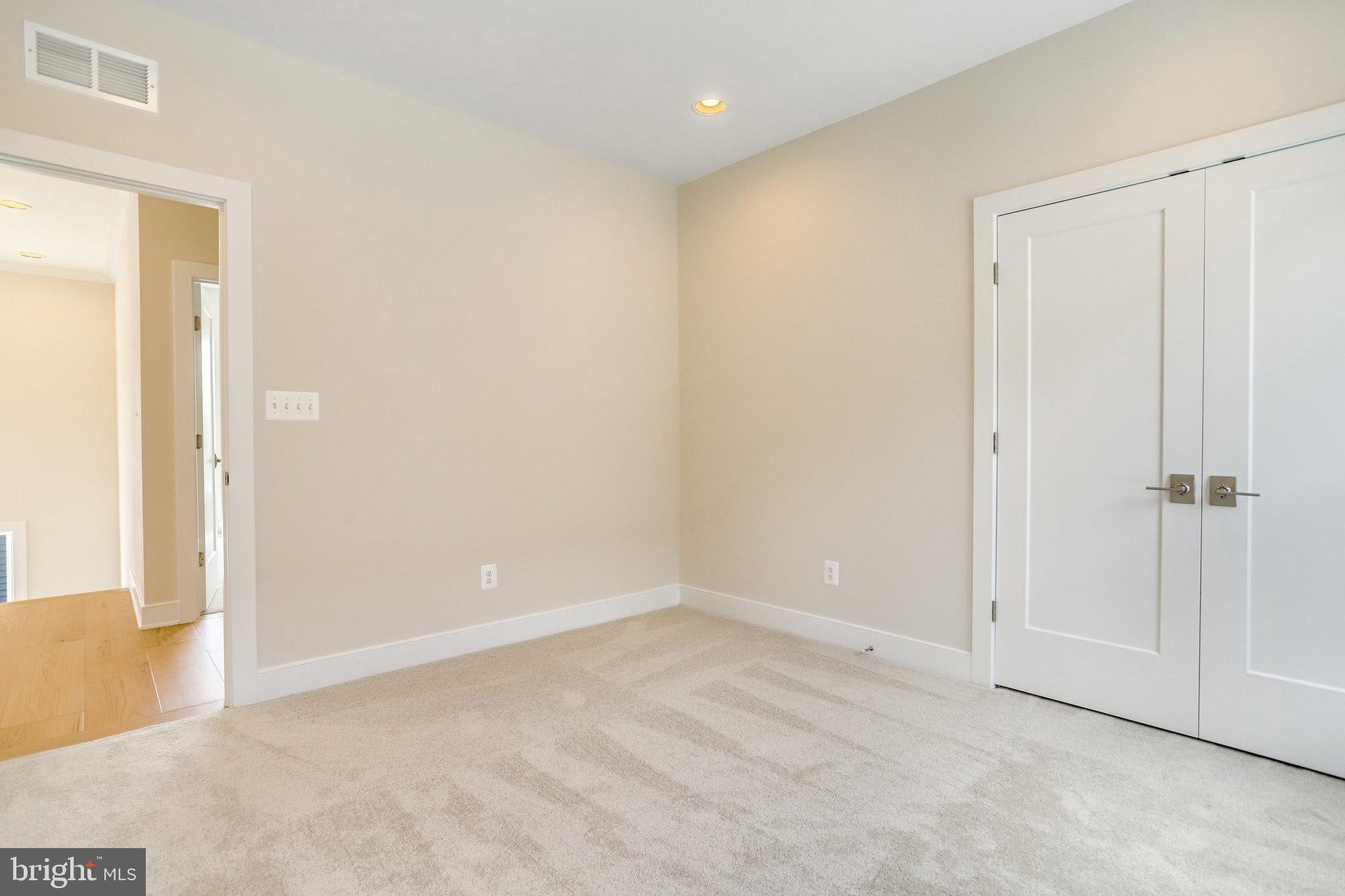 ADDISON HEIGHTS - Residential