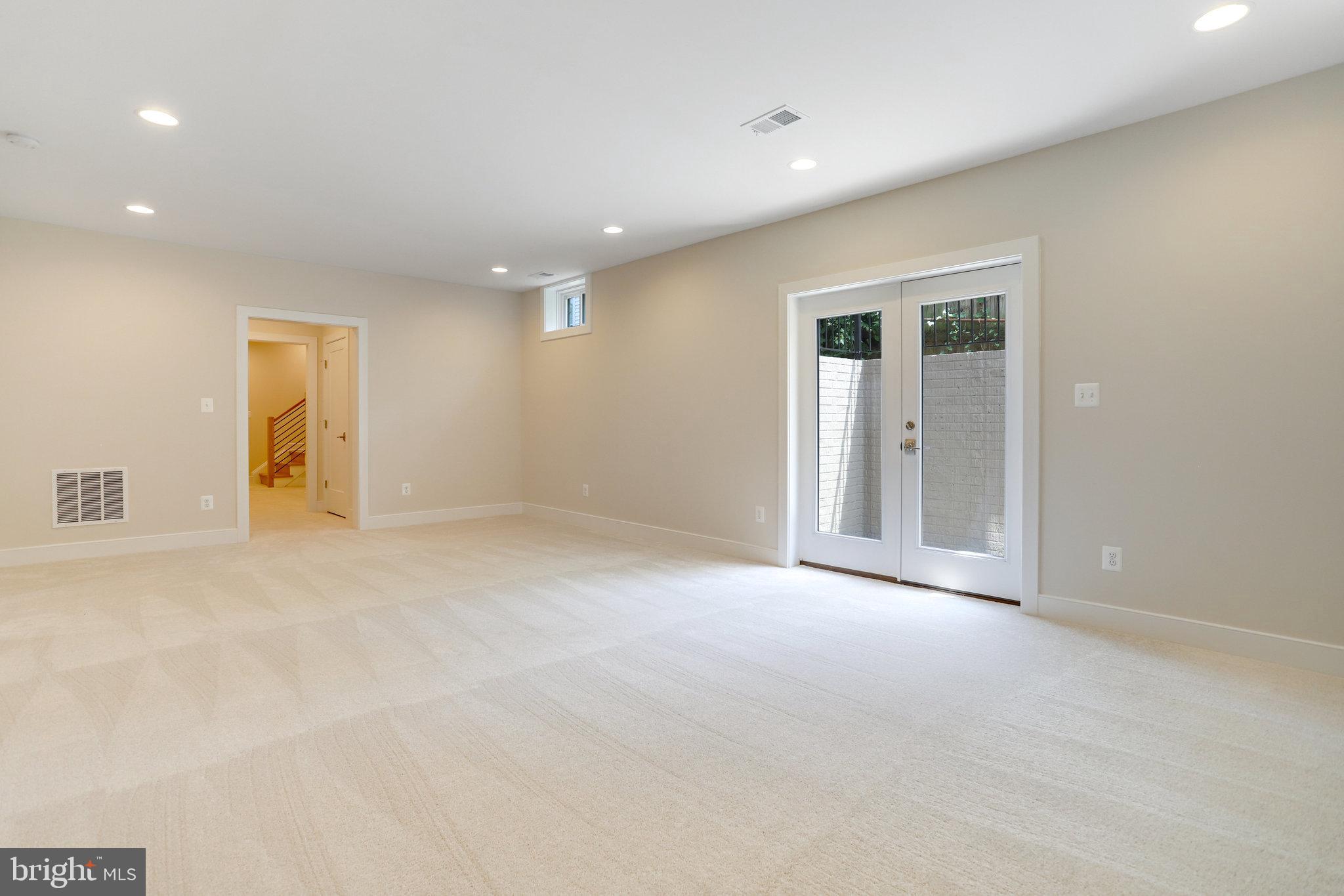 ADDISON HEIGHTS - Residential