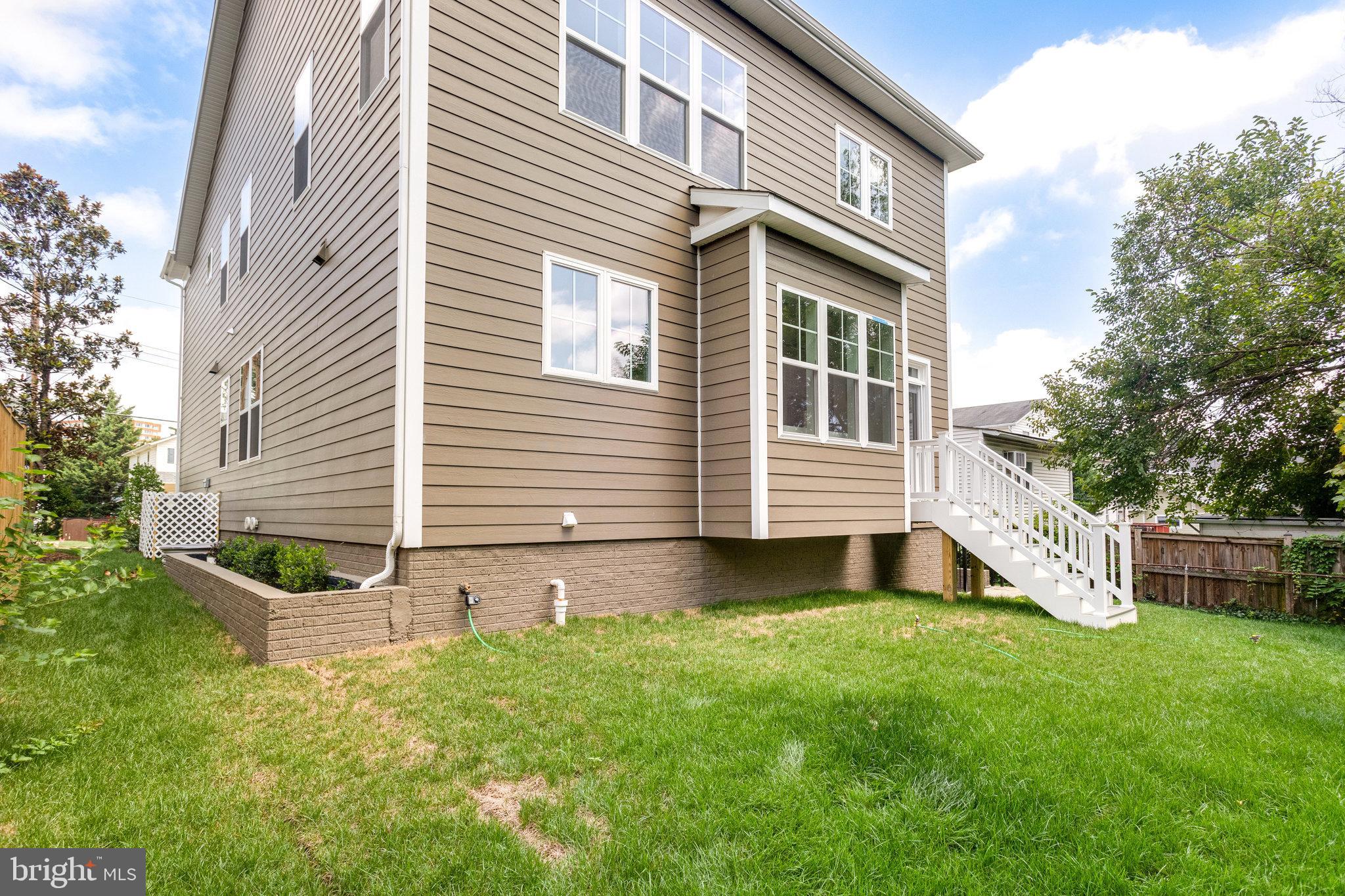 ADDISON HEIGHTS - Residential