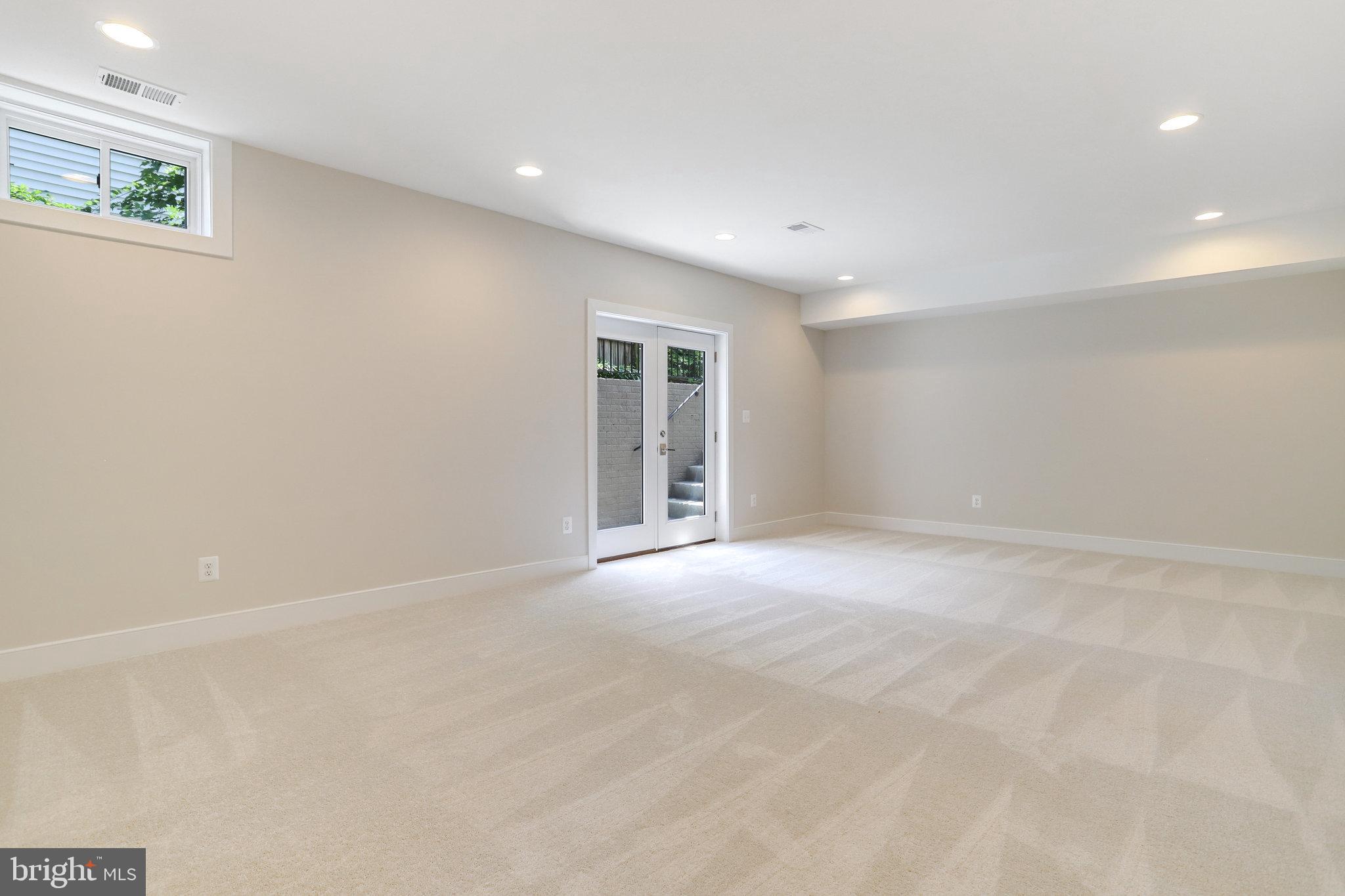 ADDISON HEIGHTS - Residential