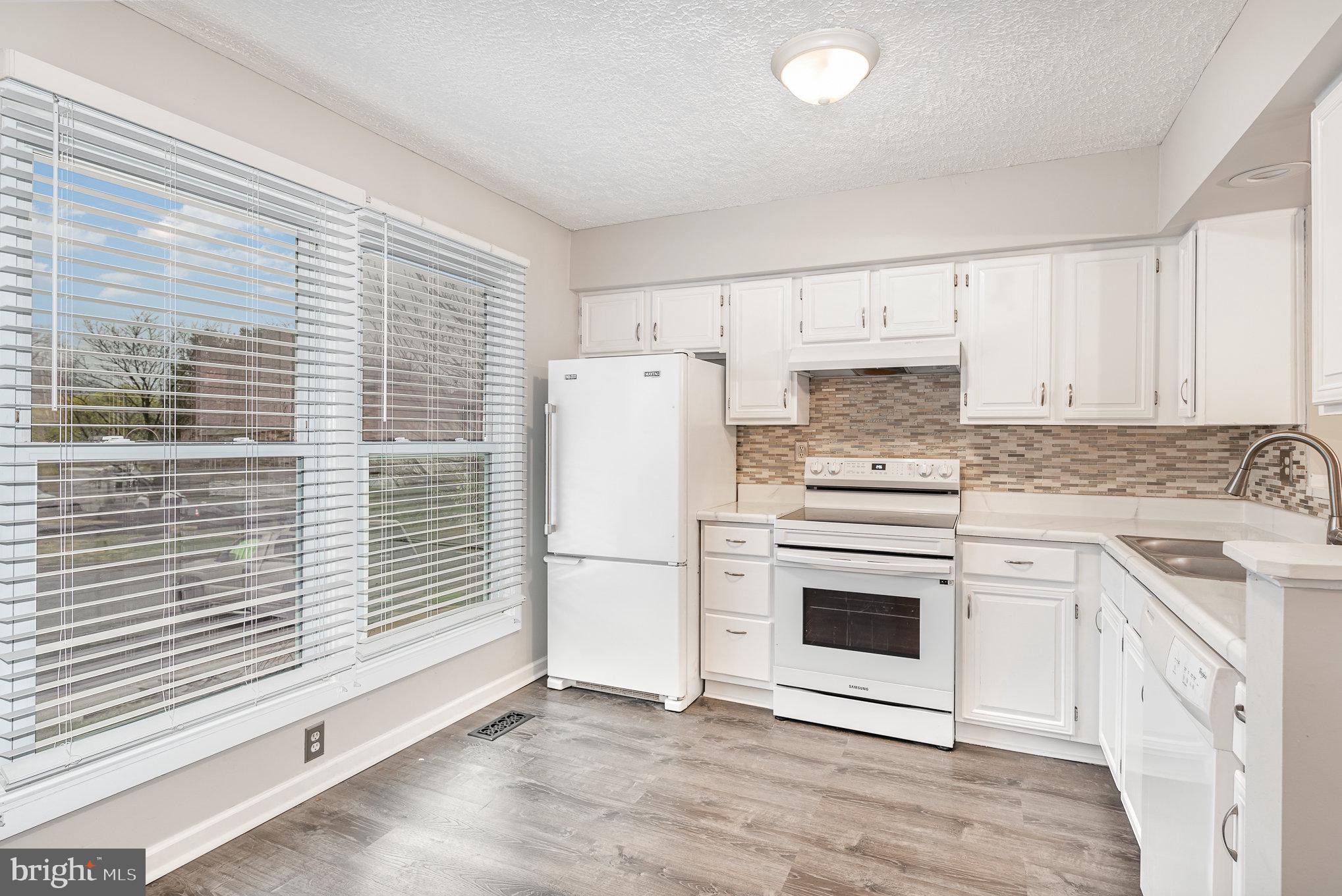 MAJORS CHOICE - Residential Lease