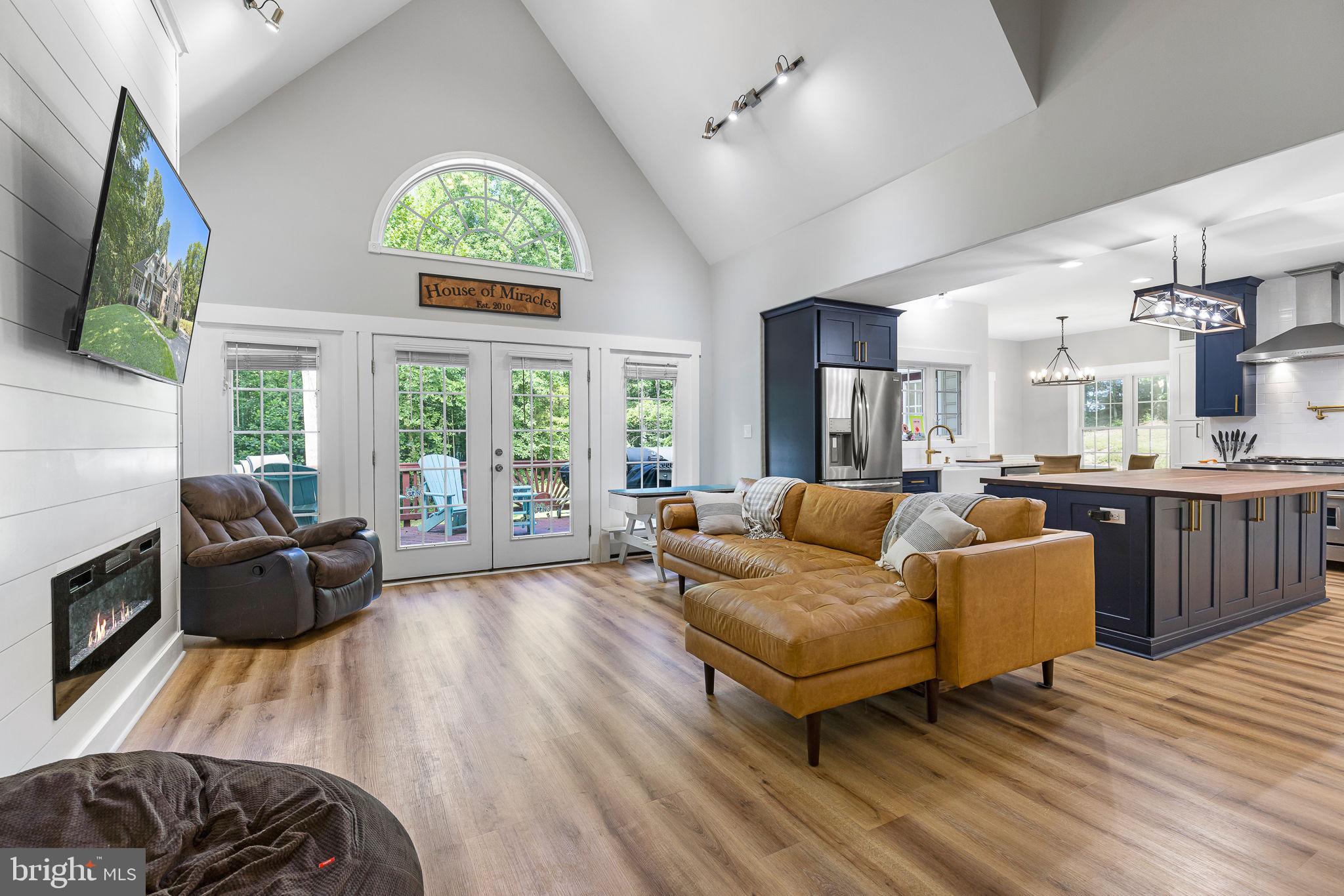 OLD BANKS - Residential Lease