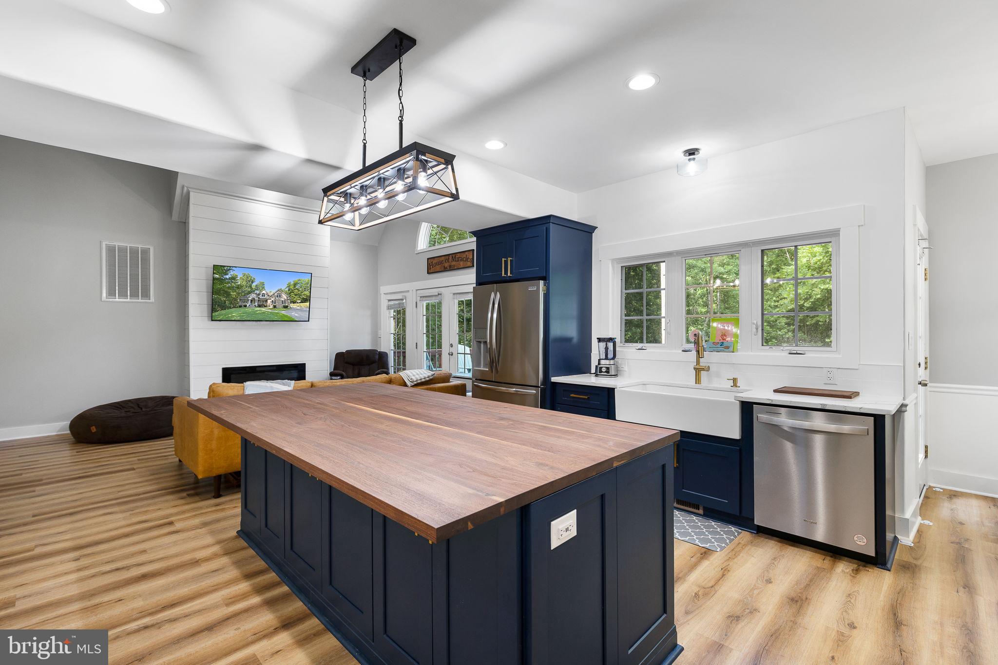 OLD BANKS - Residential Lease