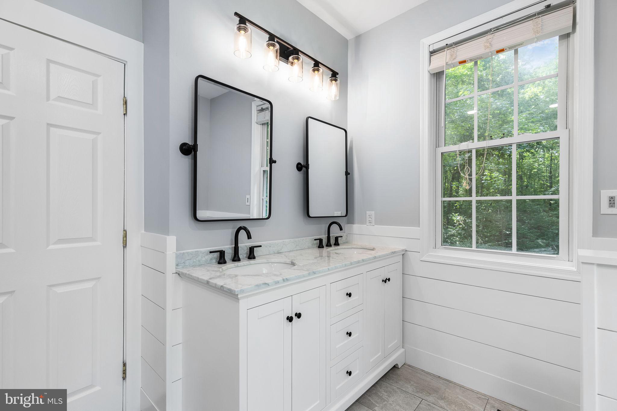 OLD BANKS - Residential Lease