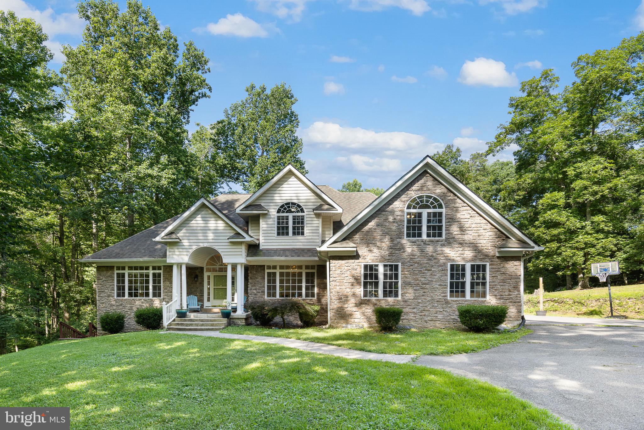 OLD BANKS - Residential Lease