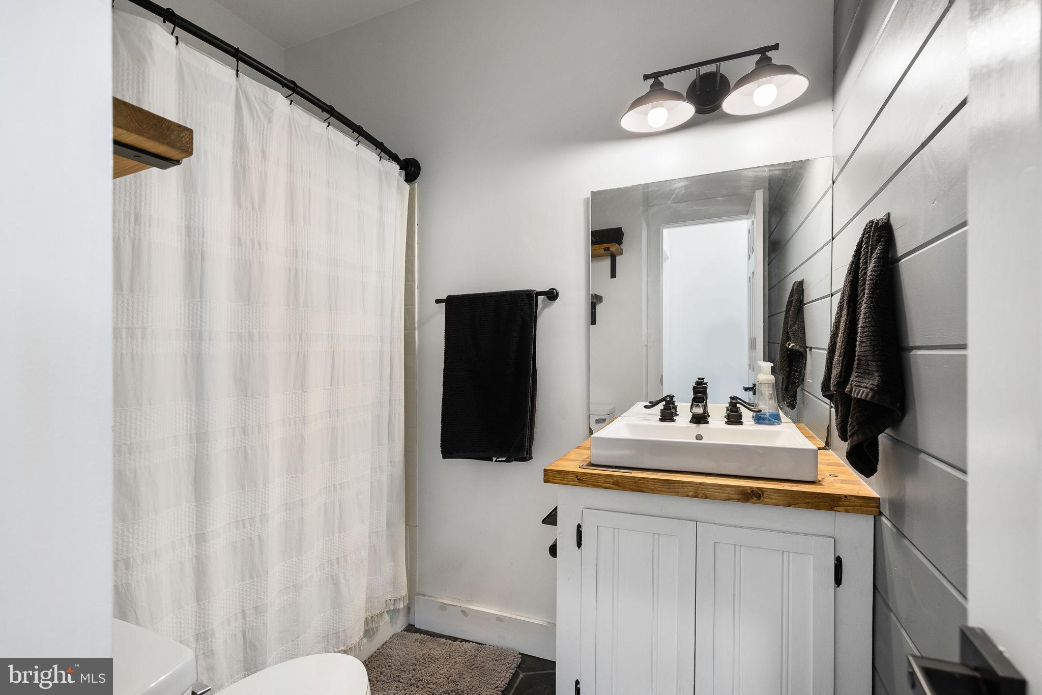 OLD BANKS - Residential Lease