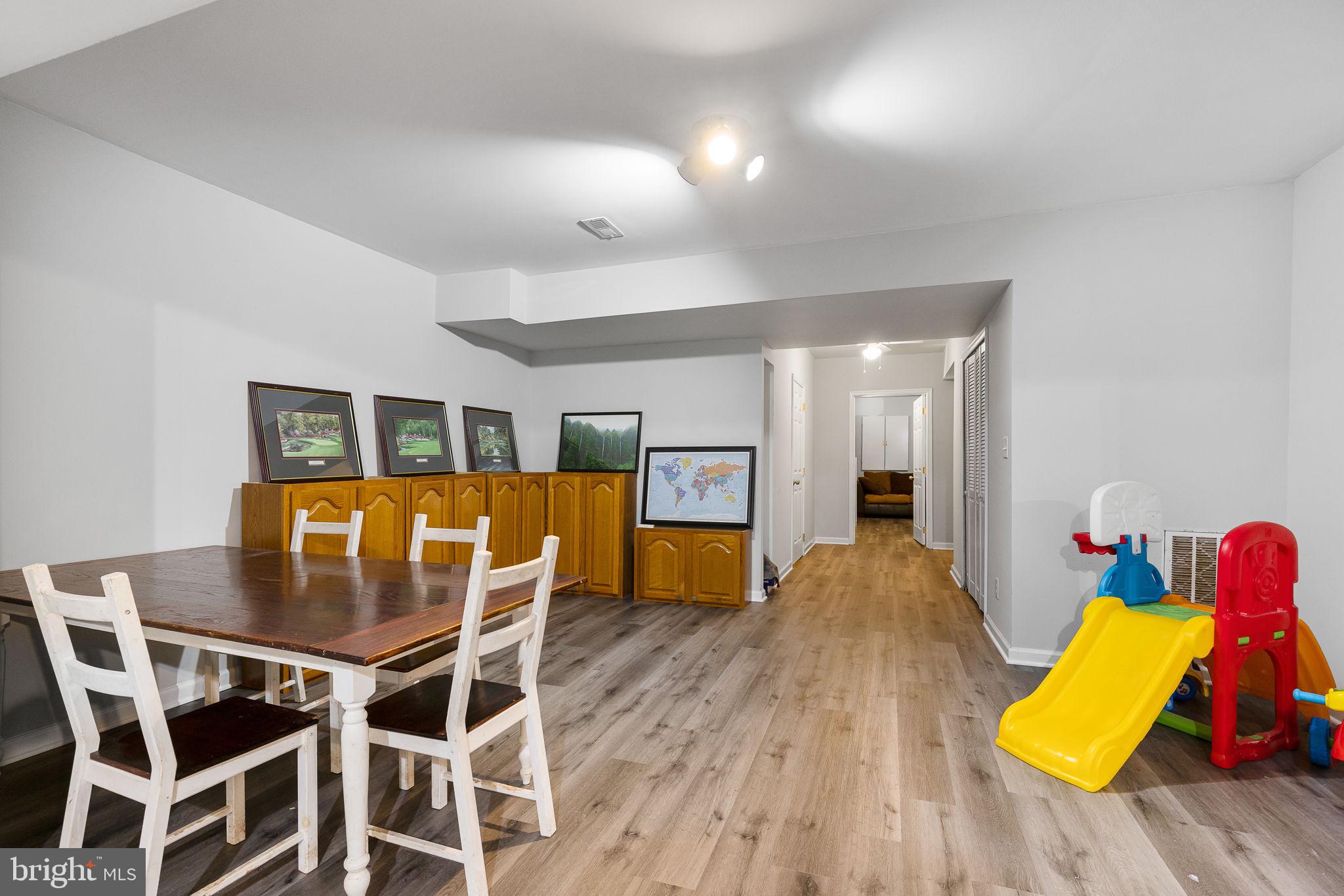 OLD BANKS - Residential Lease