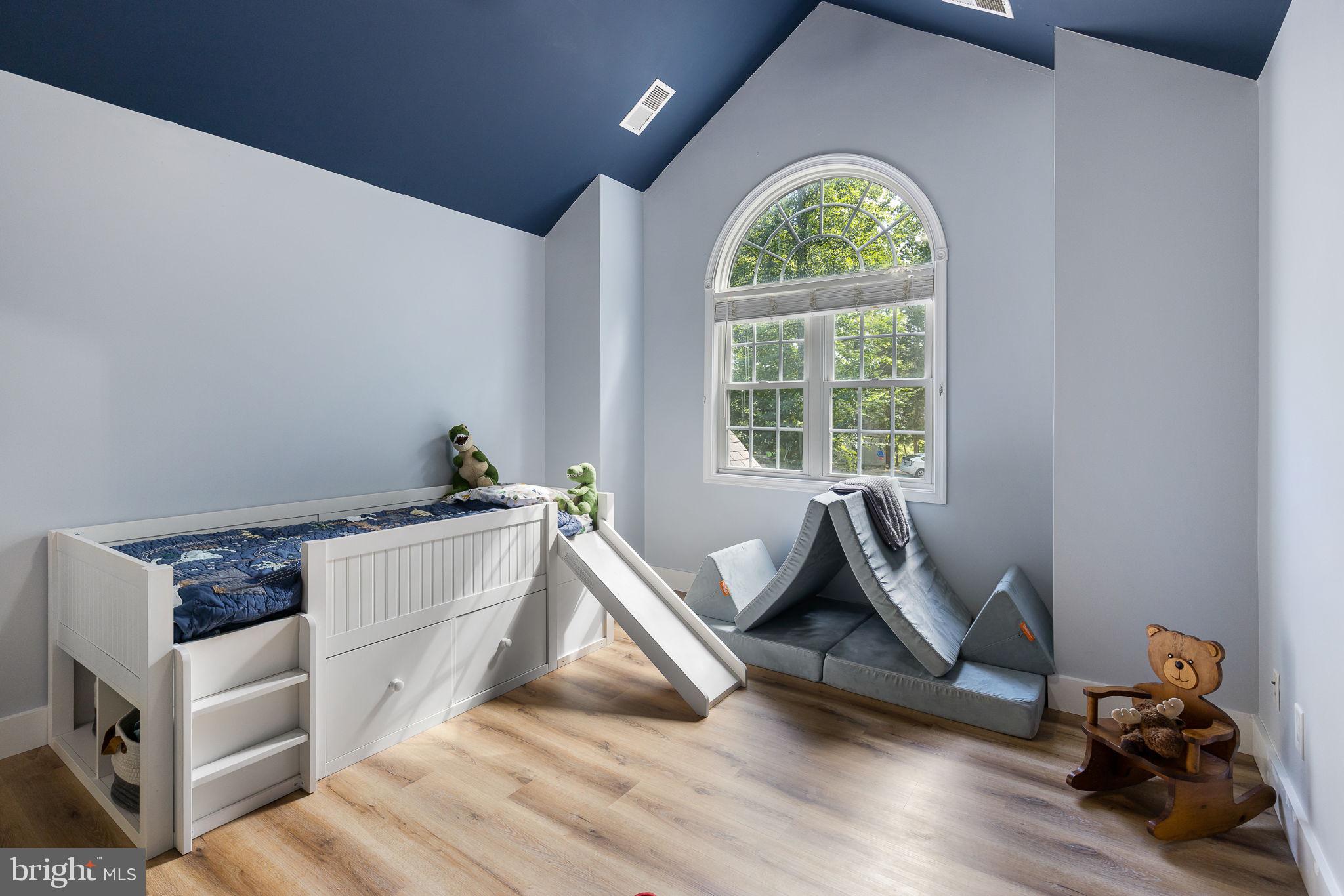 OLD BANKS - Residential Lease