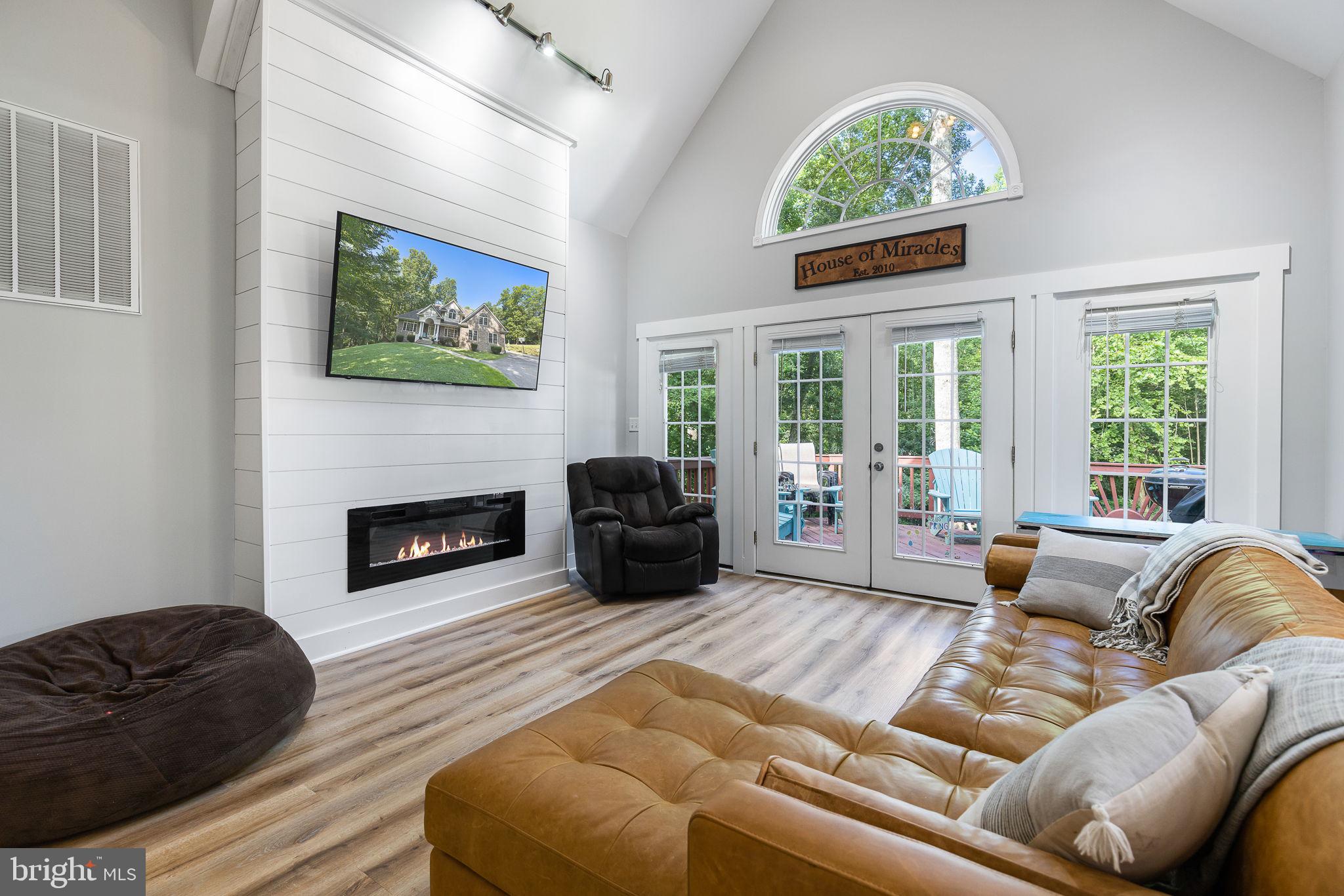 OLD BANKS - Residential Lease