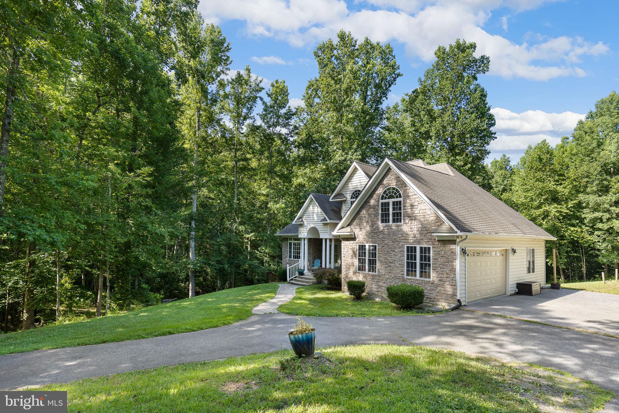 OLD BANKS - Residential Lease