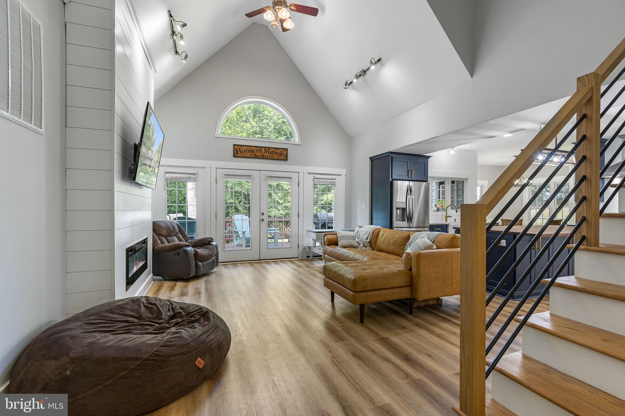 OLD BANKS - Residential Lease