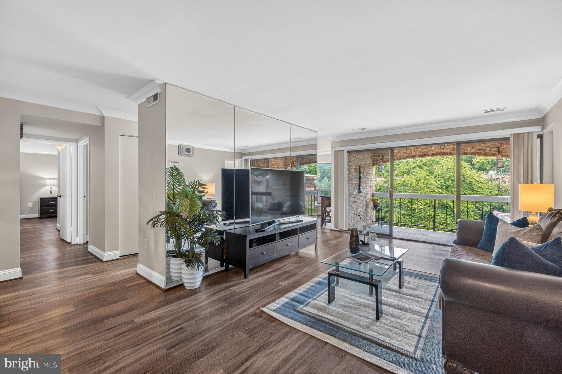 HYDE PARK - Residential
