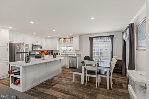 Mobile Home For Sale - 158 Wooded Drive<br/> DOYLESTOWN, PA 18901