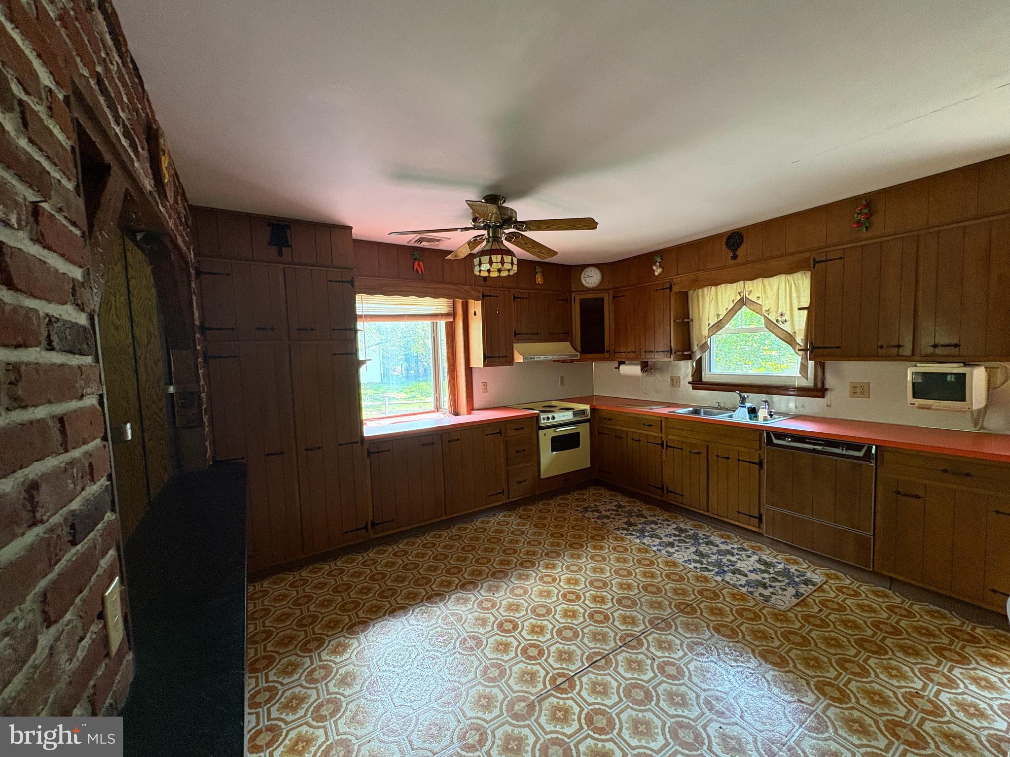 3102 RIVER ROAD