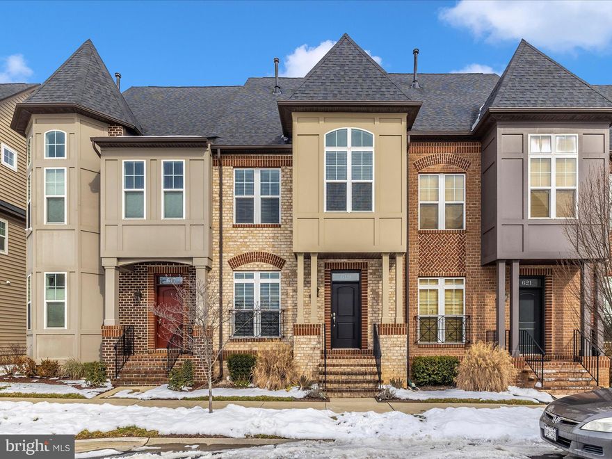 Luxurious and innovative townhome, custom-designed by the Wormald architects to reflect today’s lifestyle. Open, modern floor plans featuring four finished levels, gourmet kitchens with spacious island countertops, bay windows, entrance porticos, grand stairwells, and so much more! Hardwood floors and stainless steel kitchen appliances! This townhome shows true pride of ownership! You are within walking distance to Historic Downtown Frederick. This is luxury living! Surround yourself with its Pre-Revolutionary War history, lively arts scene, signature restaurants and sidewalk cafes, boutiques, outdoor entertainment, and myriad of street festivals, farmer’s markets, and historic tours. See it now, and apply today!