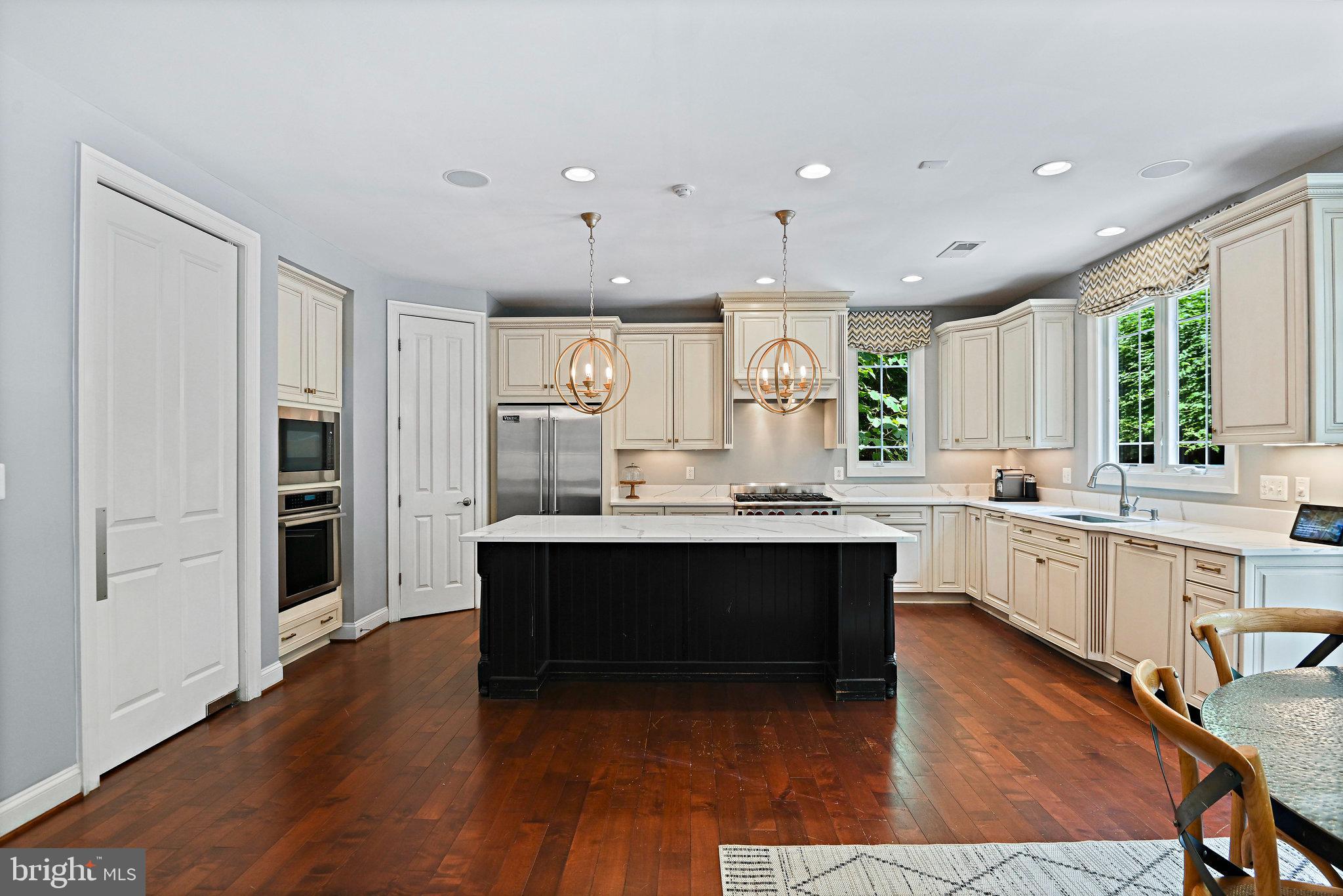 BERKELEY MANOR - Residential