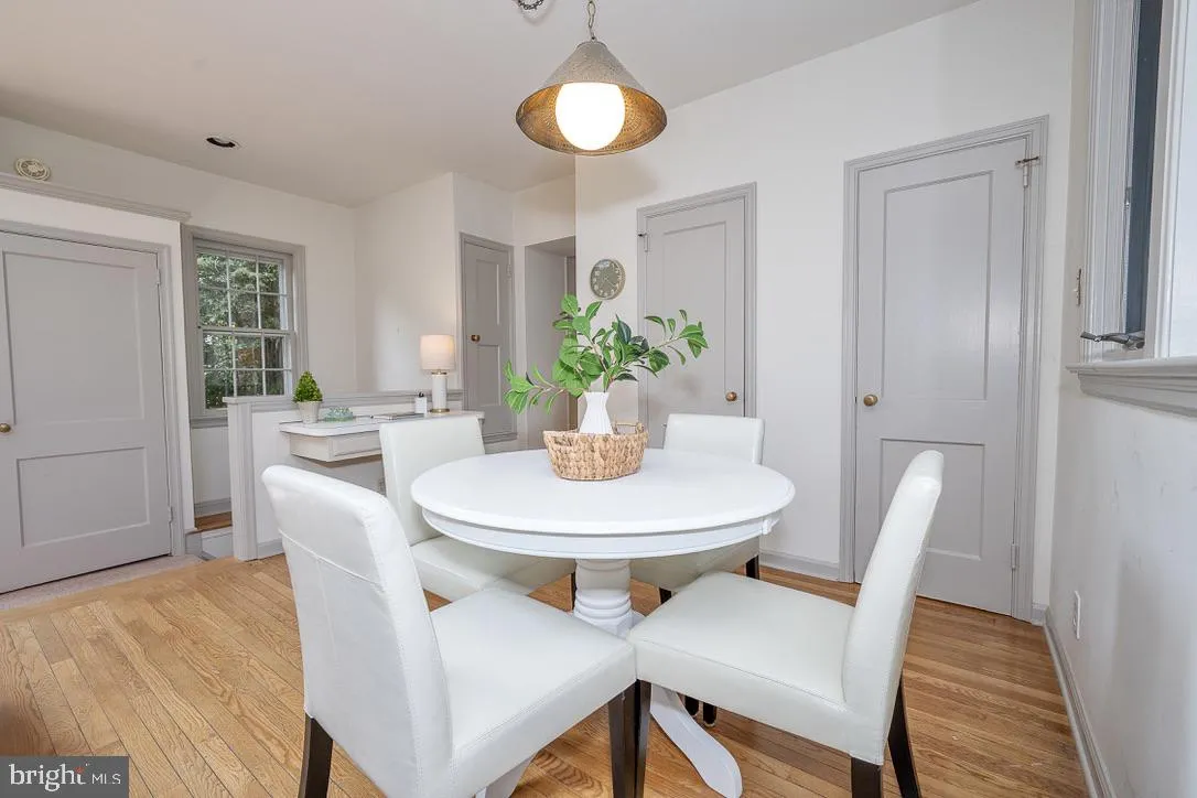 Villanova, Pennsylvania 19085, United States, 4 Bedrooms Bedrooms, ,3 BathroomsBathrooms,Residential,Pending,143732