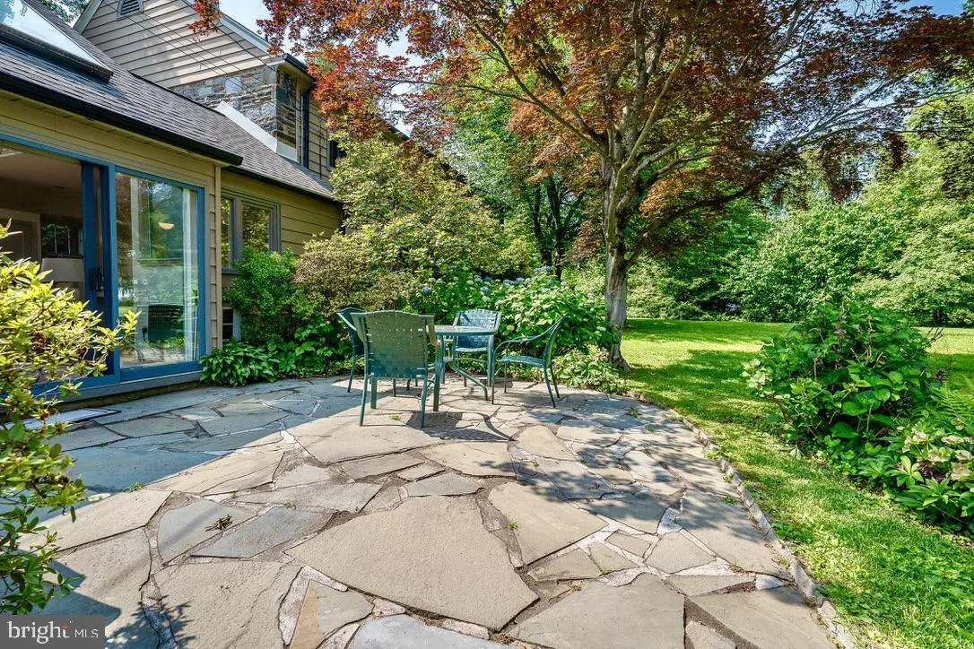 Villanova, Pennsylvania 19085, United States, 4 Bedrooms Bedrooms, ,3 BathroomsBathrooms,Residential,Pending,143732