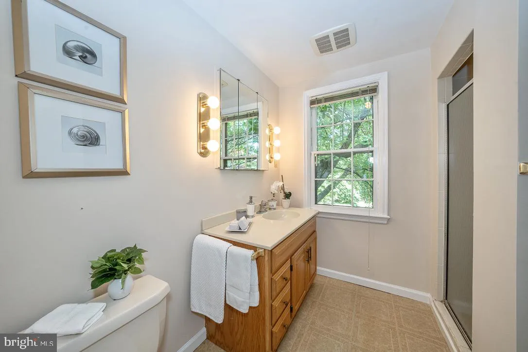 Villanova, Pennsylvania 19085, United States, 4 Bedrooms Bedrooms, ,3 BathroomsBathrooms,Residential,Pending,143732