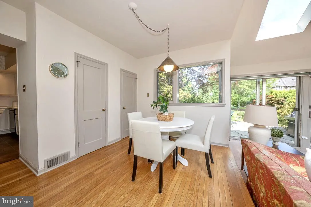 Villanova, Pennsylvania 19085, United States, 4 Bedrooms Bedrooms, ,3 BathroomsBathrooms,Residential,Pending,143732