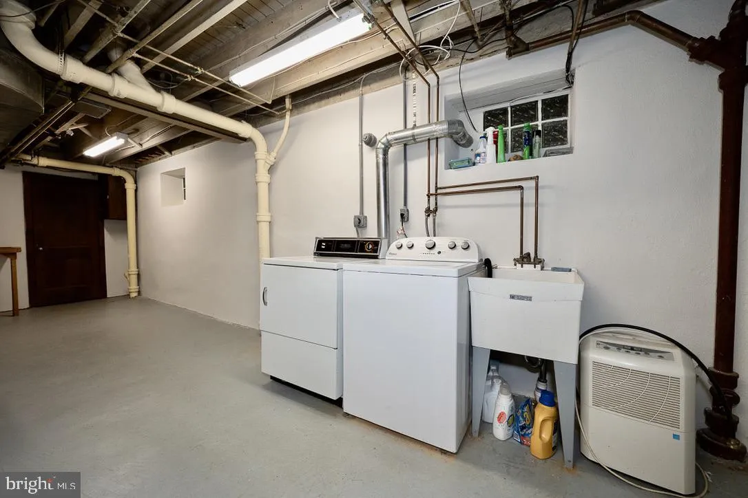 Villanova, Pennsylvania 19085, United States, 4 Bedrooms Bedrooms, ,3 BathroomsBathrooms,Residential,Pending,143732