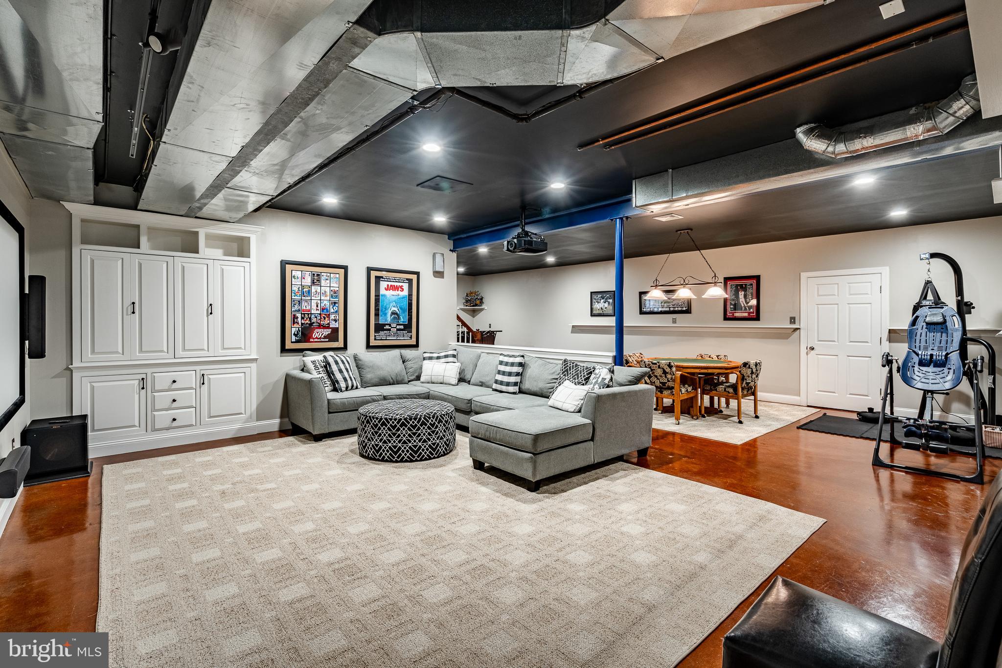 HIDDEN HOLLOW - Residential