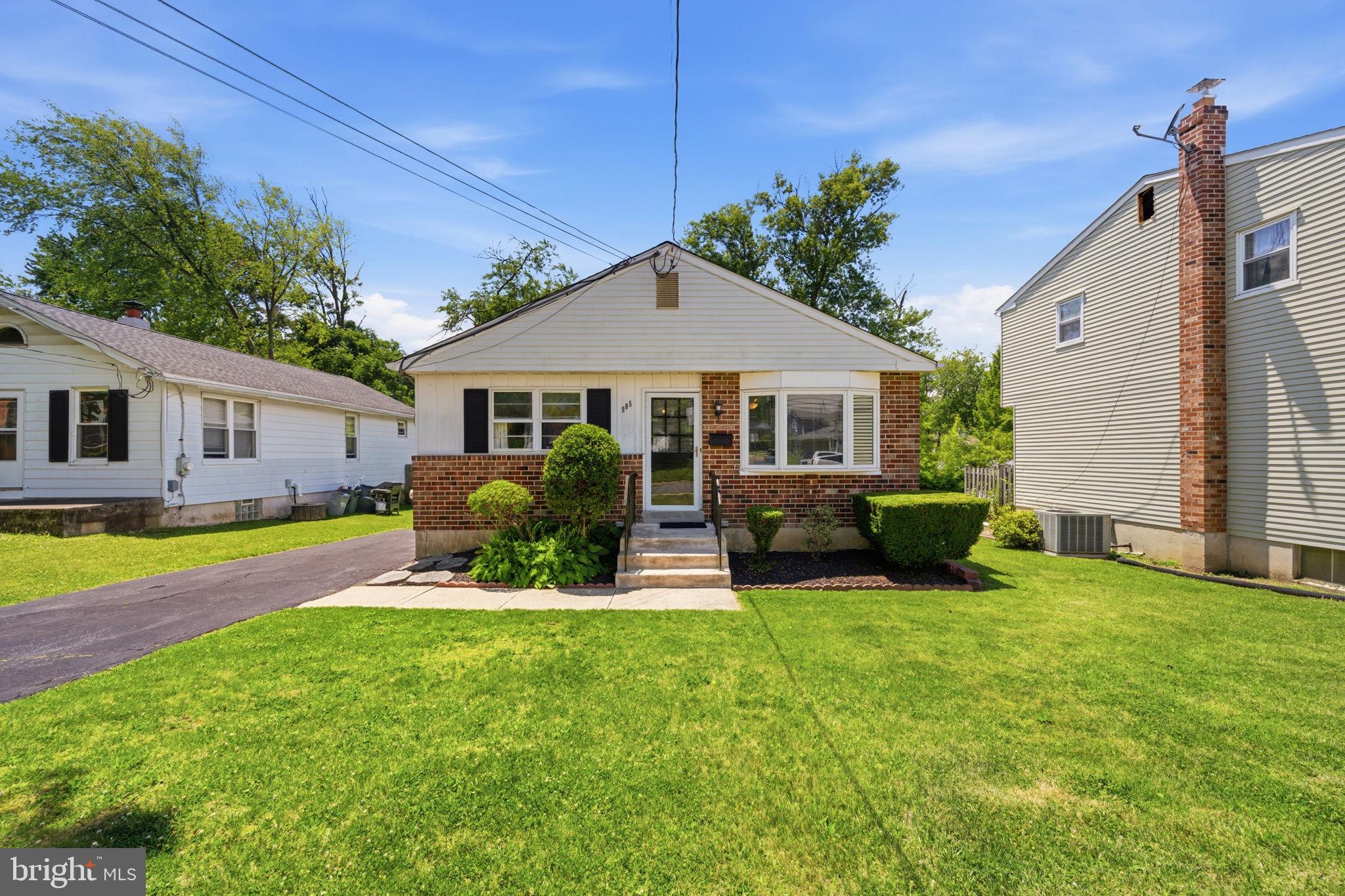 905 AMOSLAND ROAD