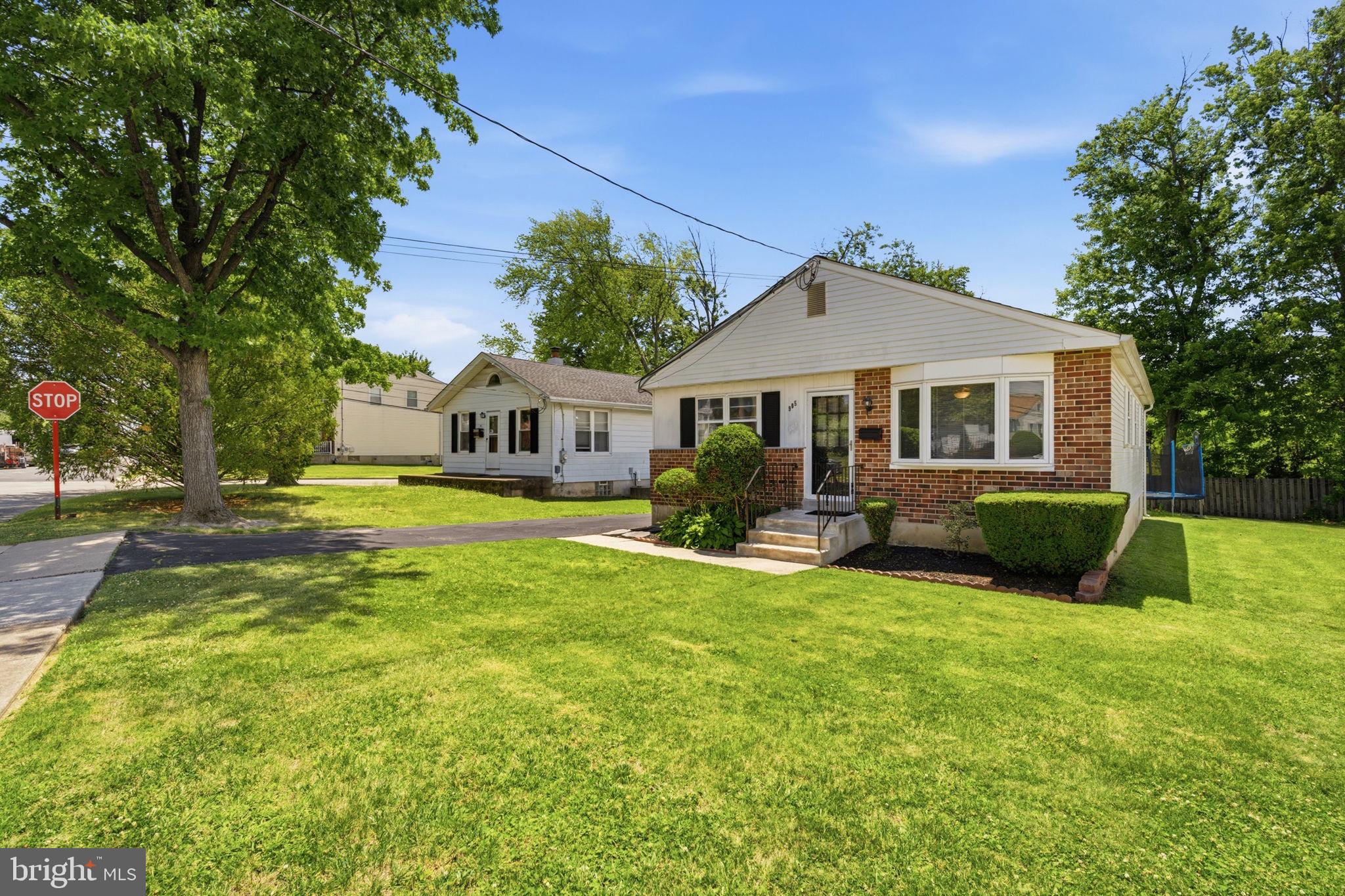 905 AMOSLAND ROAD