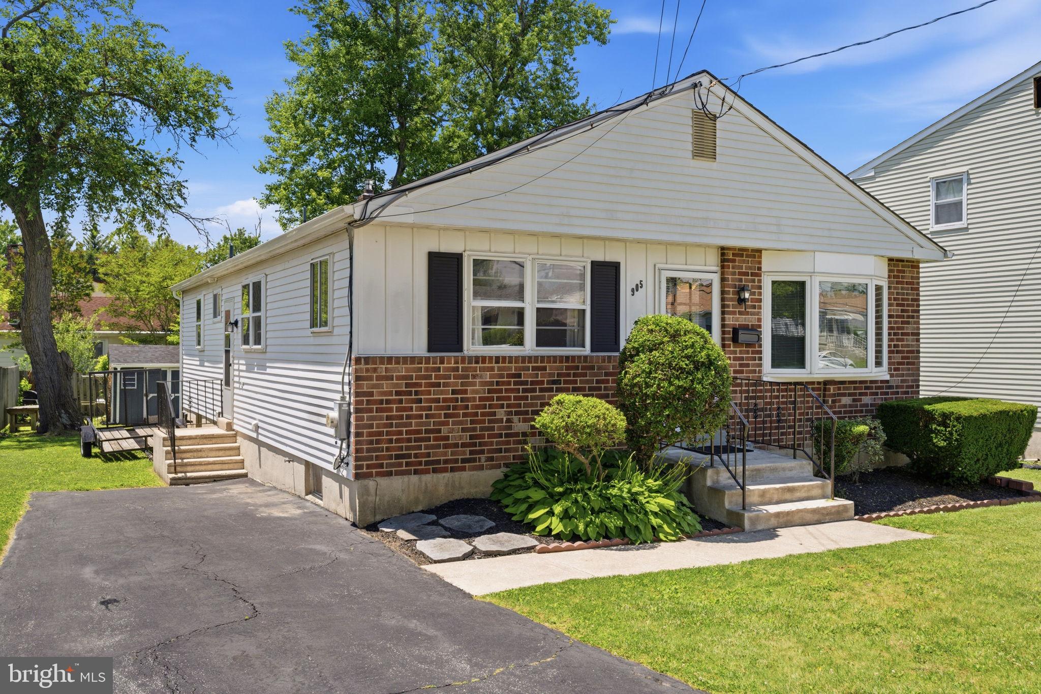 905 AMOSLAND ROAD