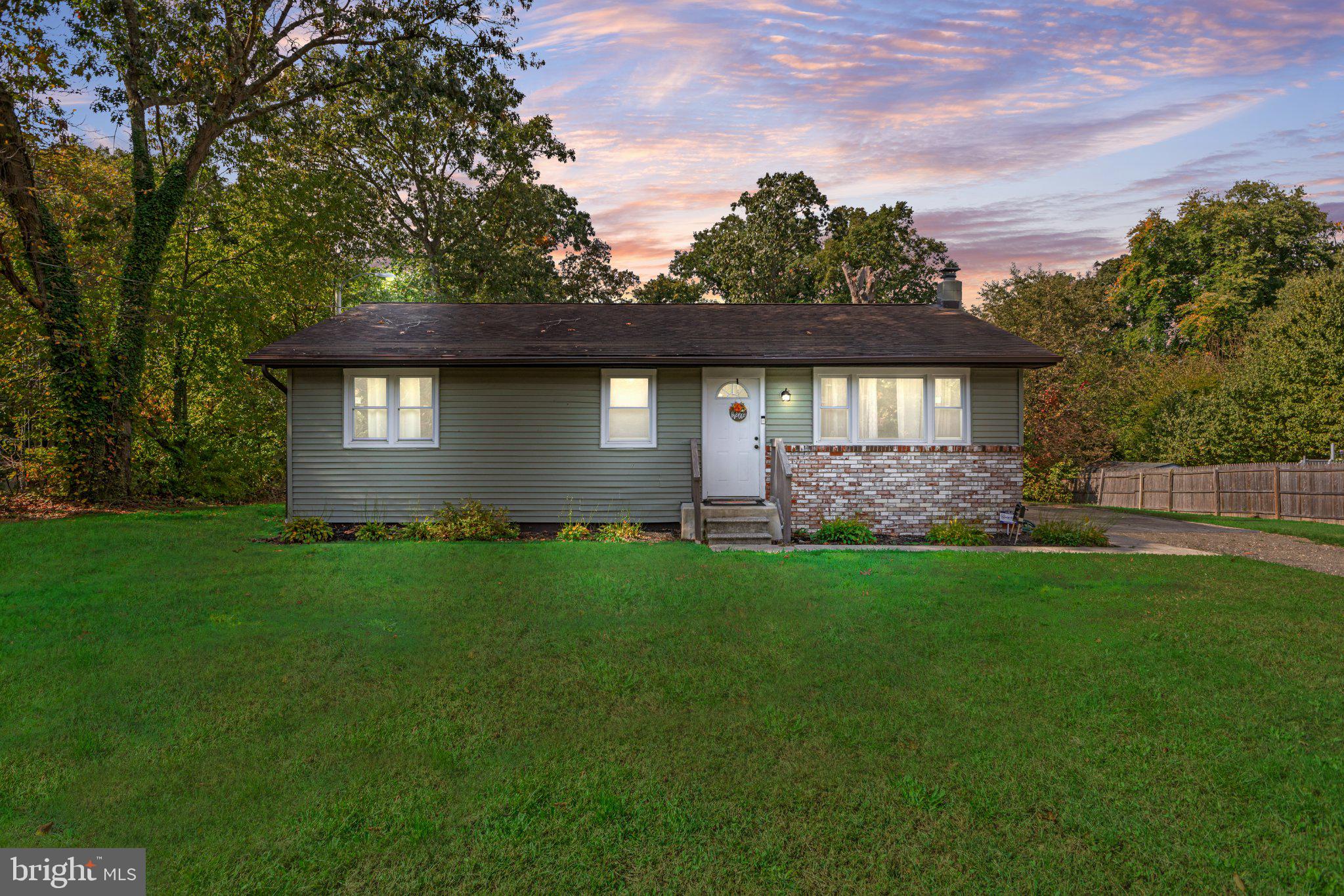 8 WALDENS DRIVE