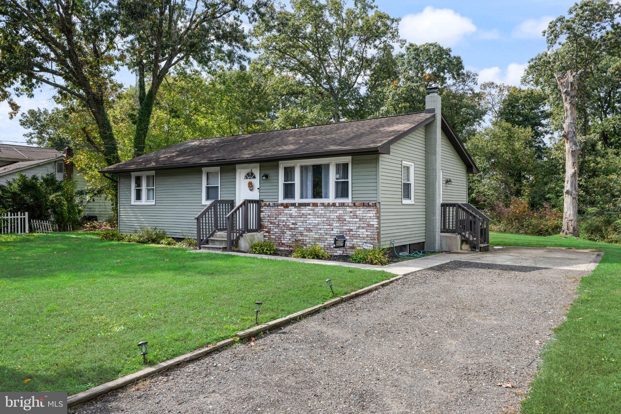 8 WALDENS DRIVE