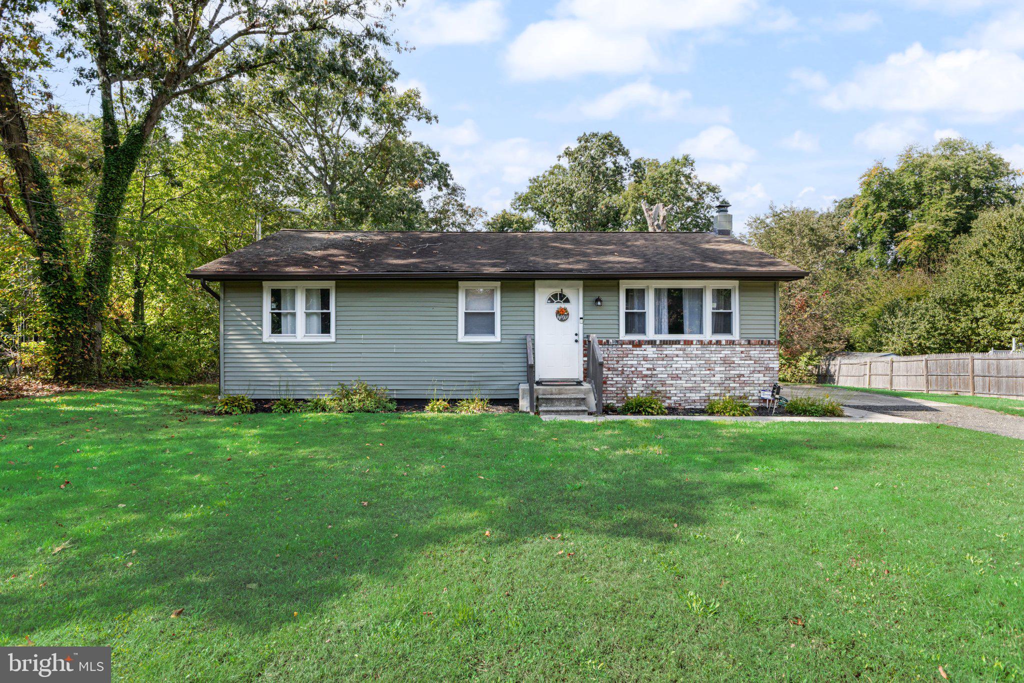 8 WALDENS DRIVE
