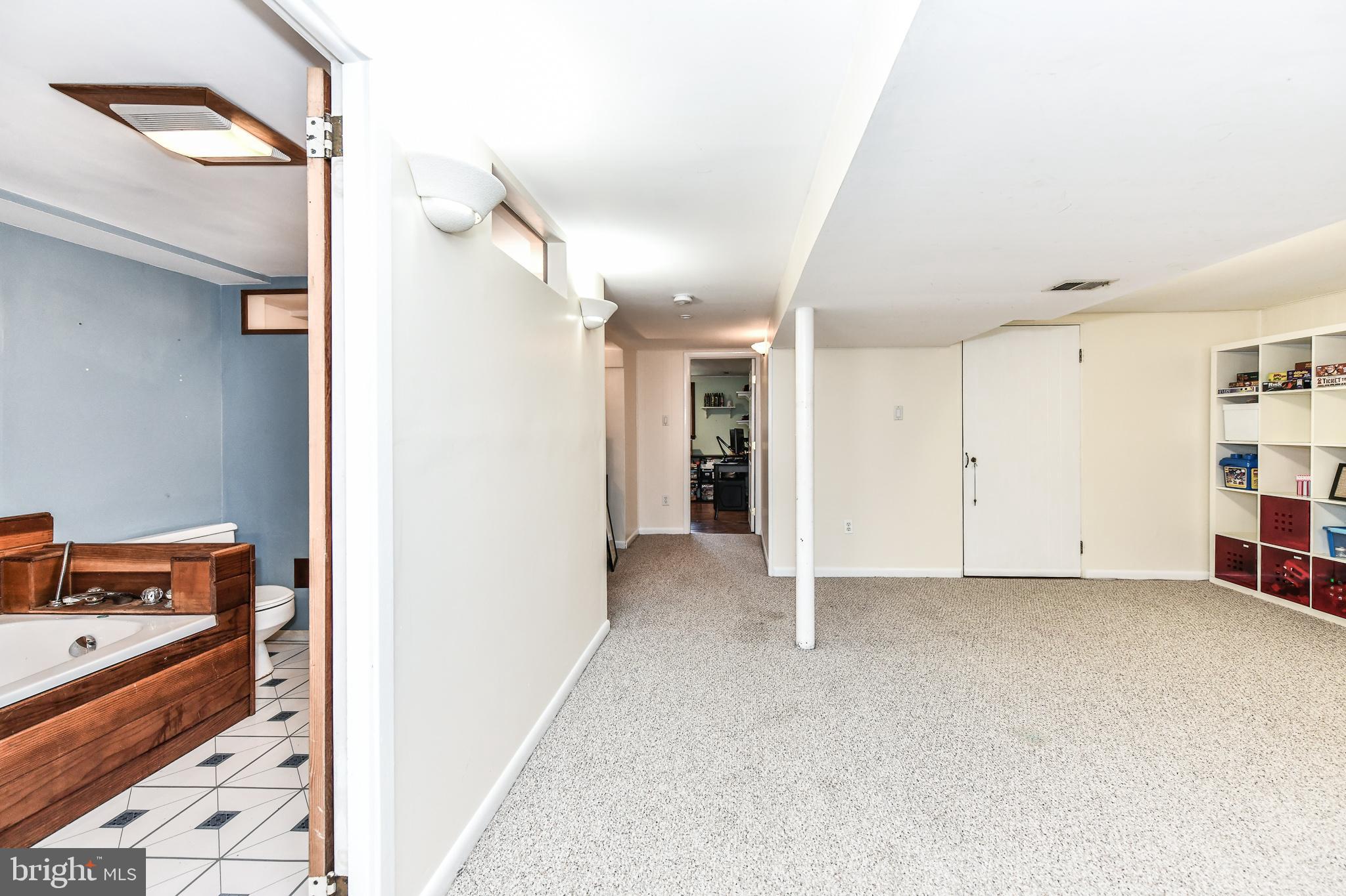 VIENNA WOODS - Residential Lease