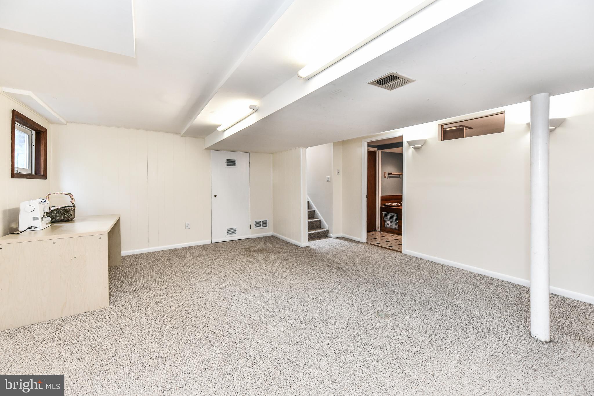 VIENNA WOODS - Residential Lease