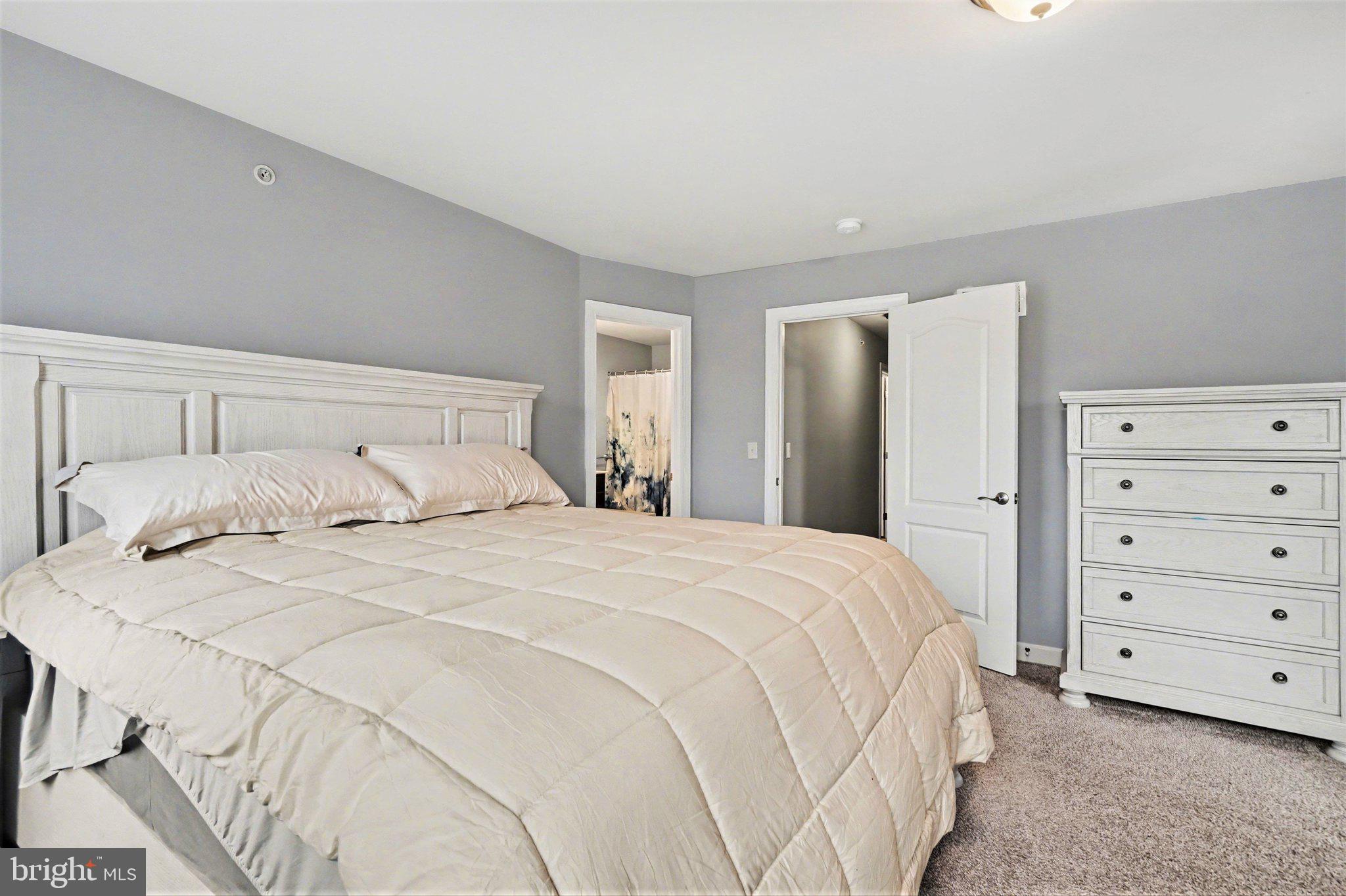 WOODLAND HILLS - Residential