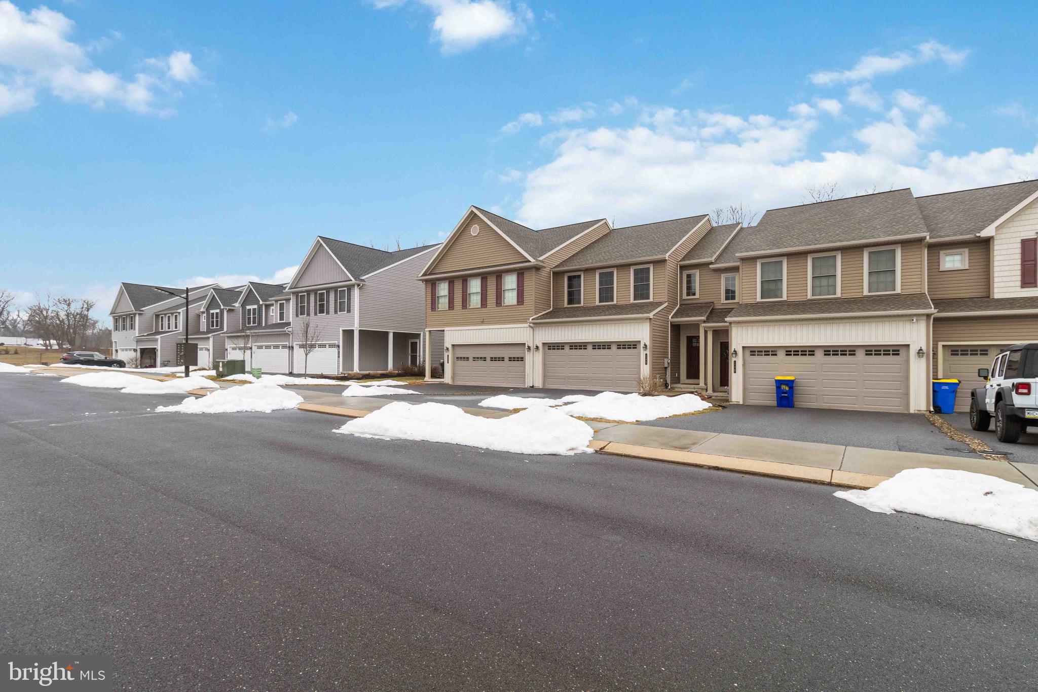 WOODLAND HILLS - Residential