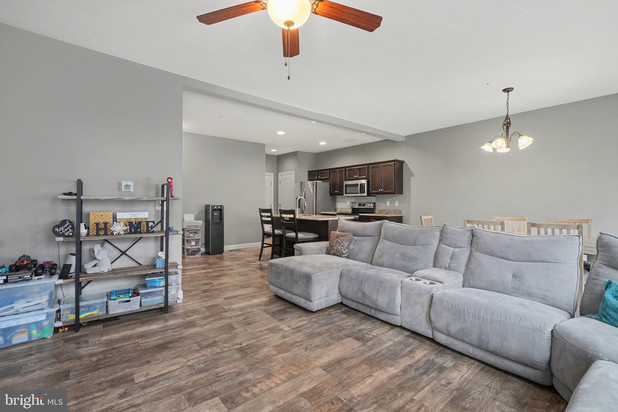 WOODLAND HILLS - Residential