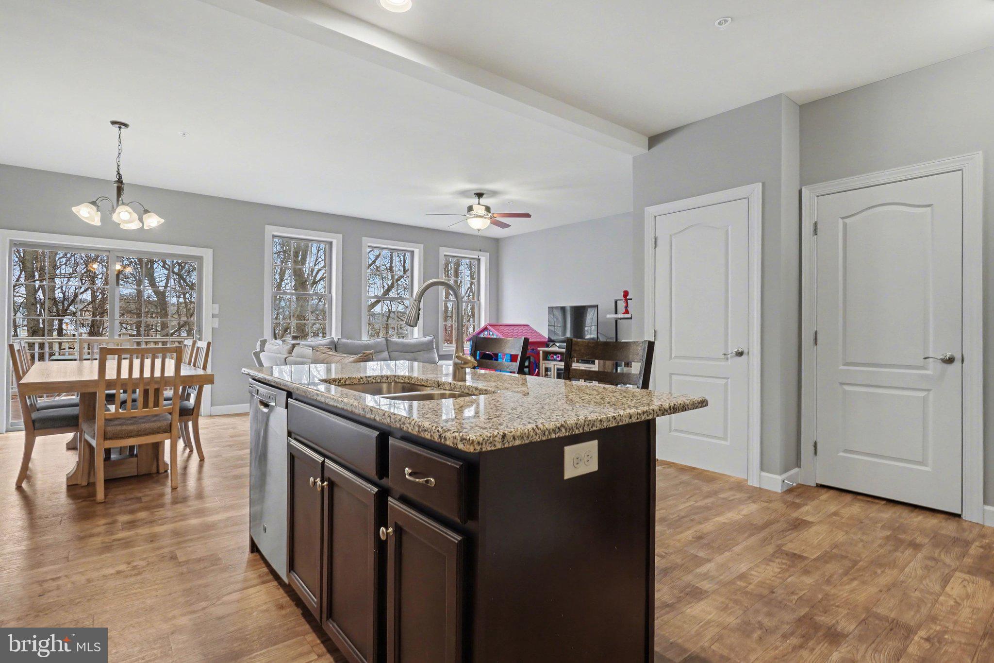 WOODLAND HILLS - Residential