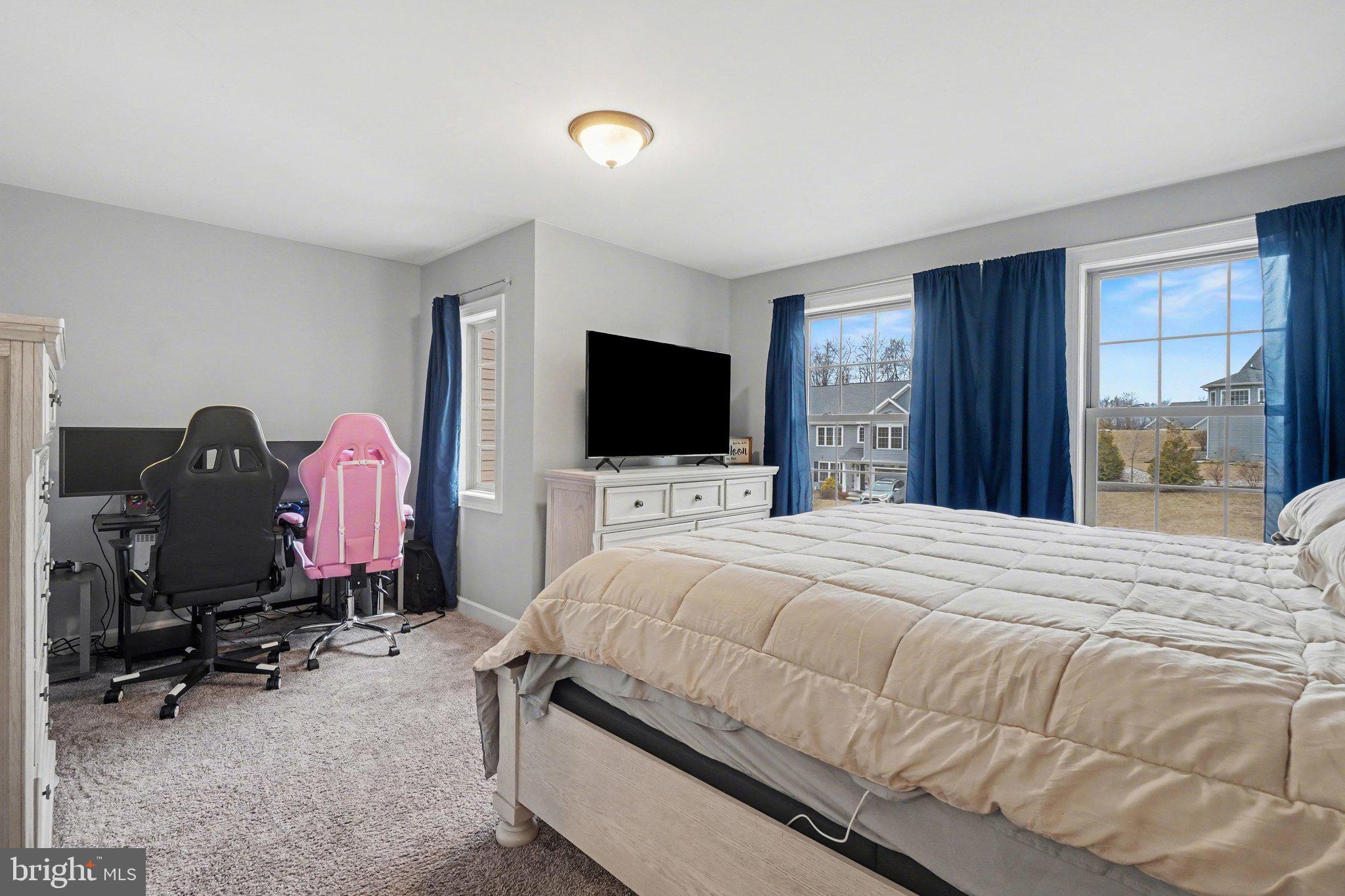 WOODLAND HILLS - Residential