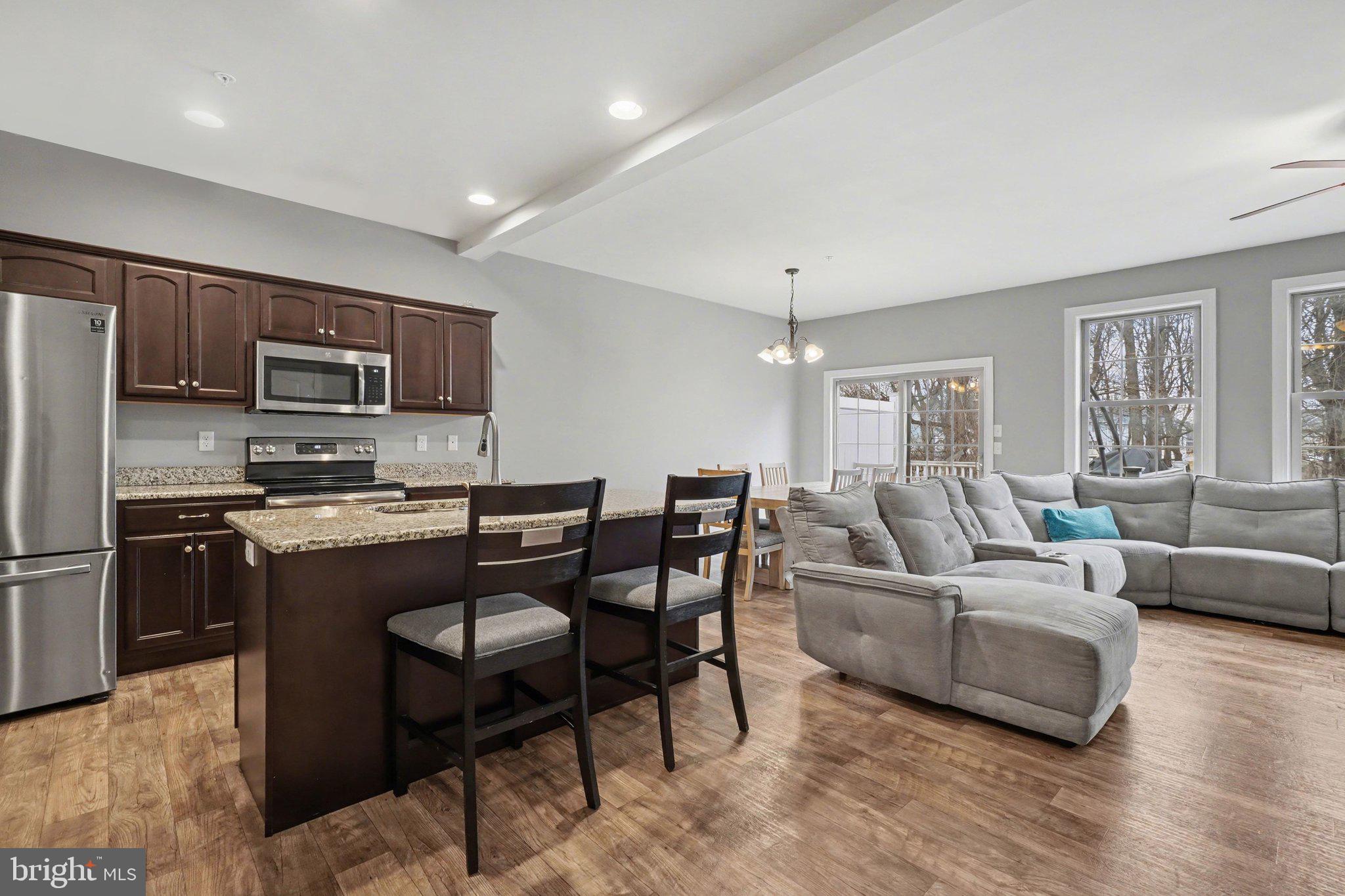 WOODLAND HILLS - Residential