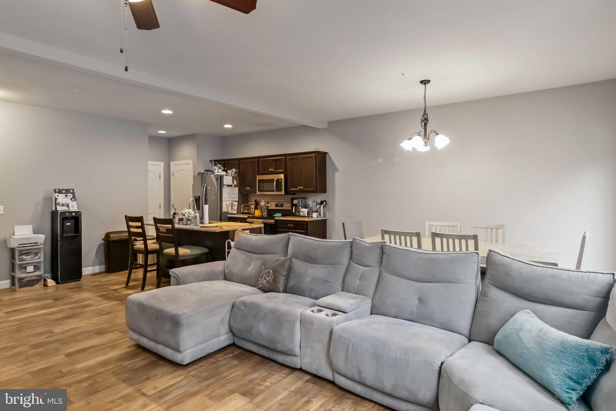 WOODLAND HILLS - Residential