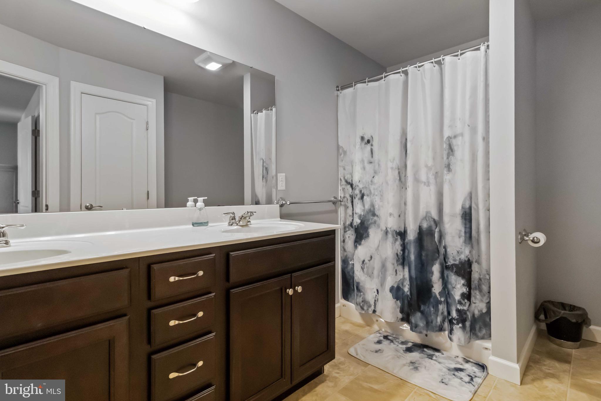 WOODLAND HILLS - Residential