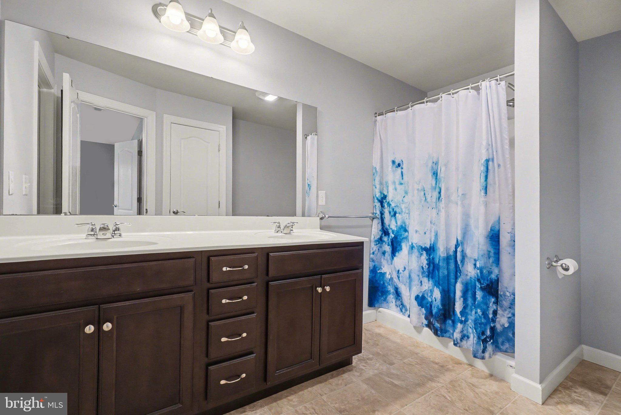 WOODLAND HILLS - Residential