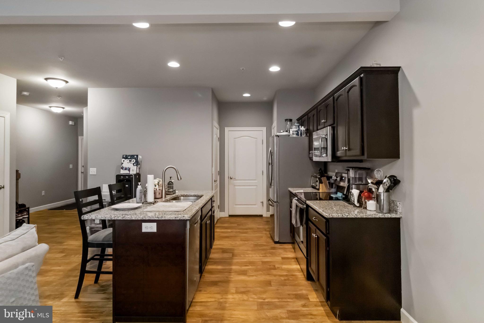 WOODLAND HILLS - Residential