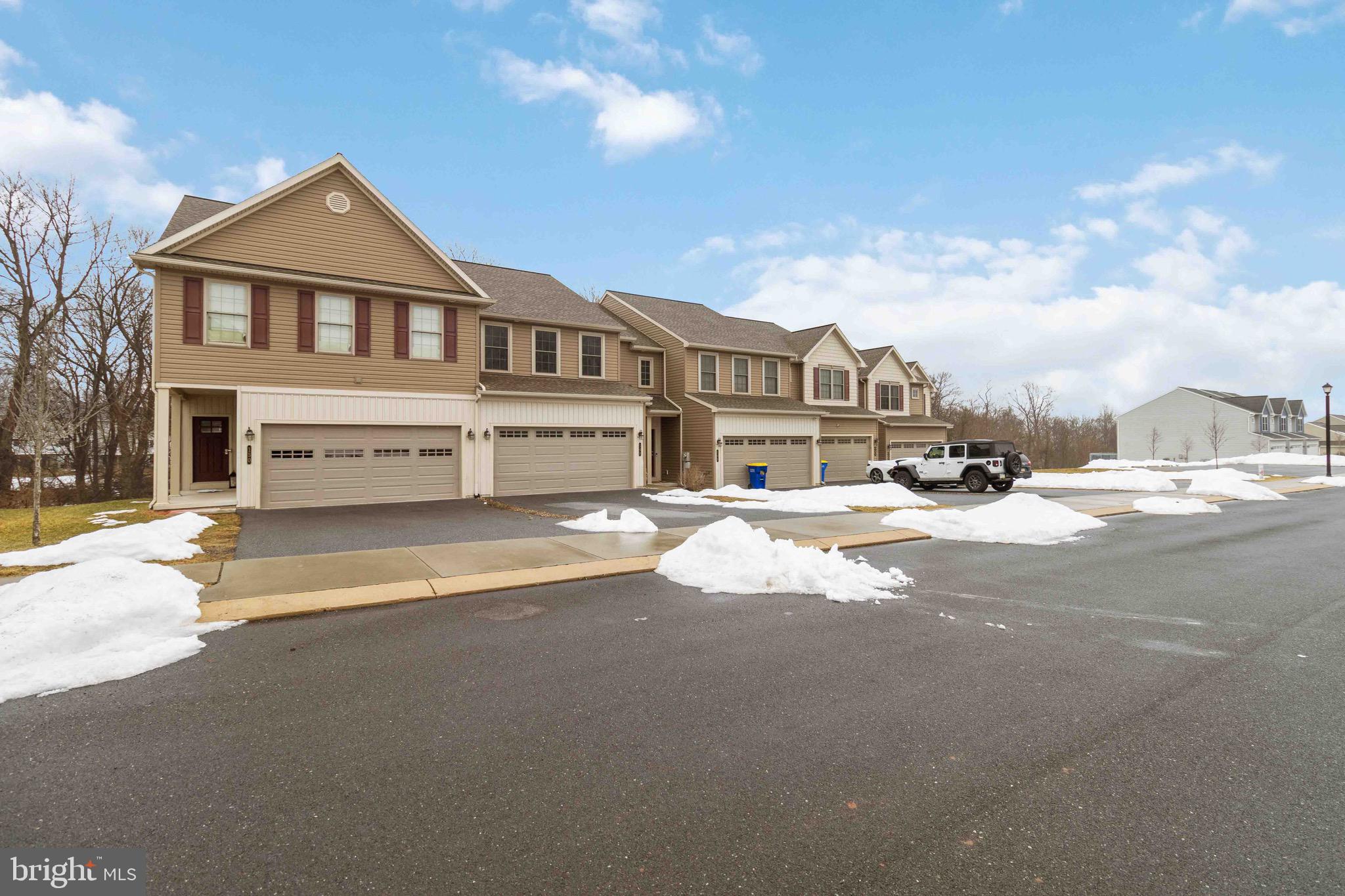 WOODLAND HILLS - Residential