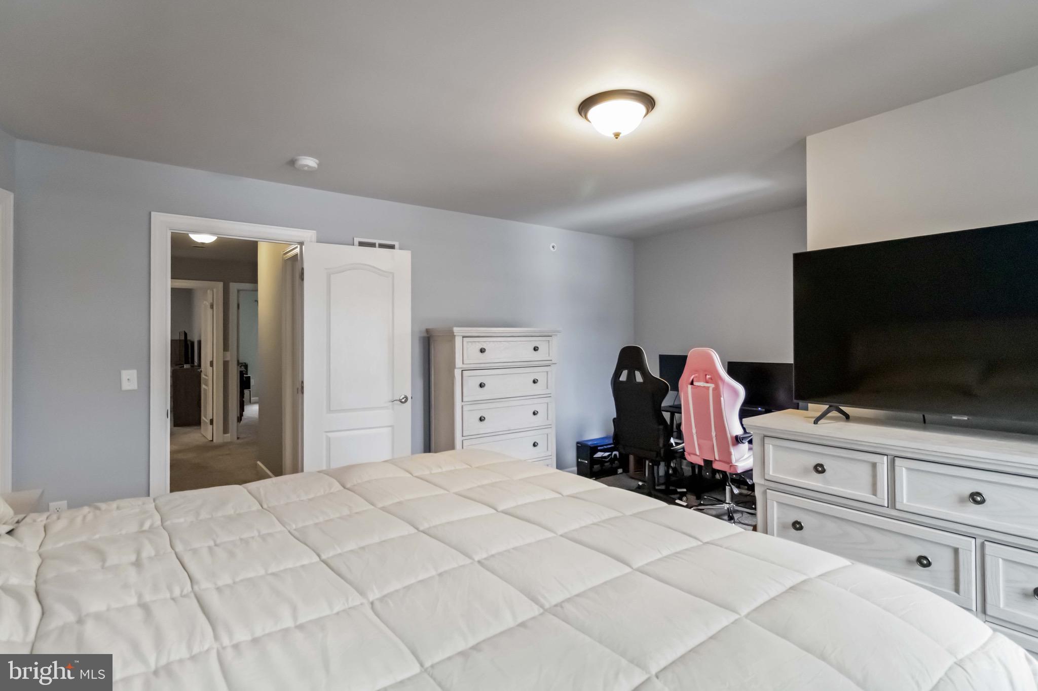 WOODLAND HILLS - Residential