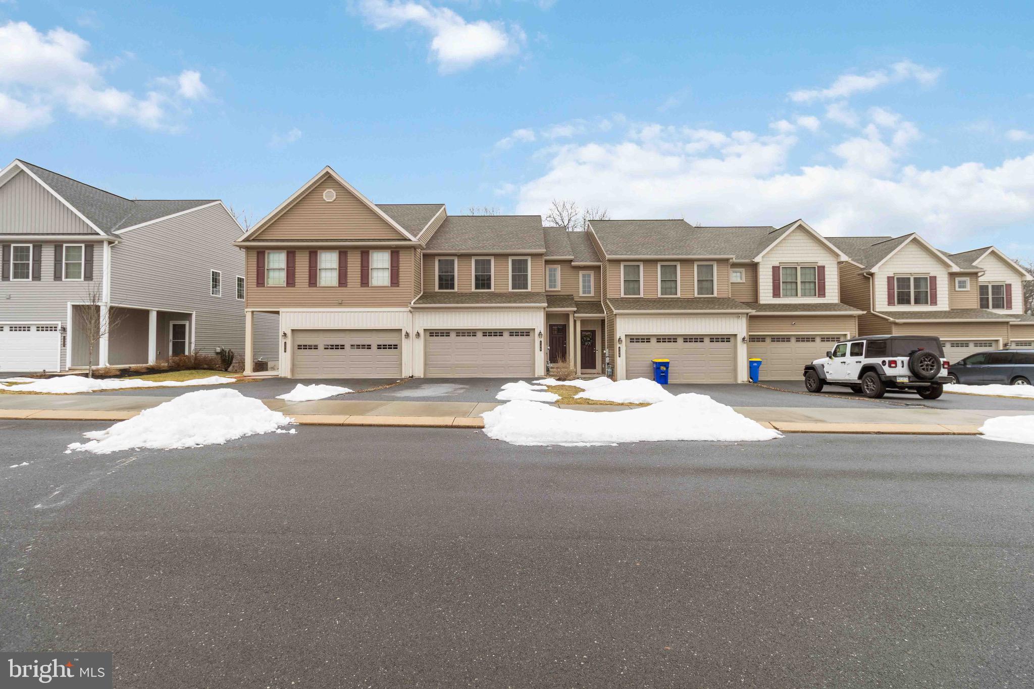 WOODLAND HILLS - Residential