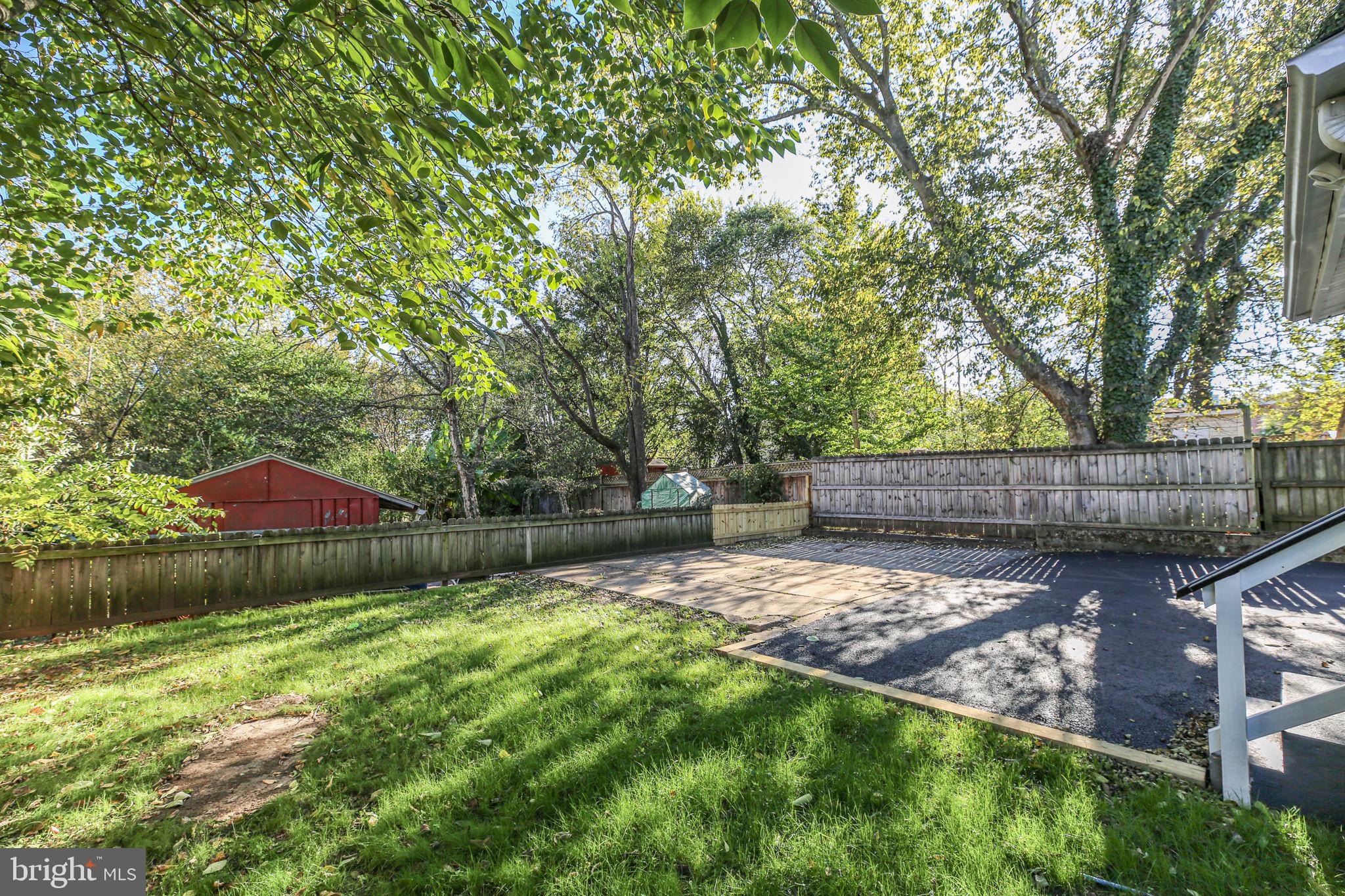 DARBYTOWN - Commercial Sale