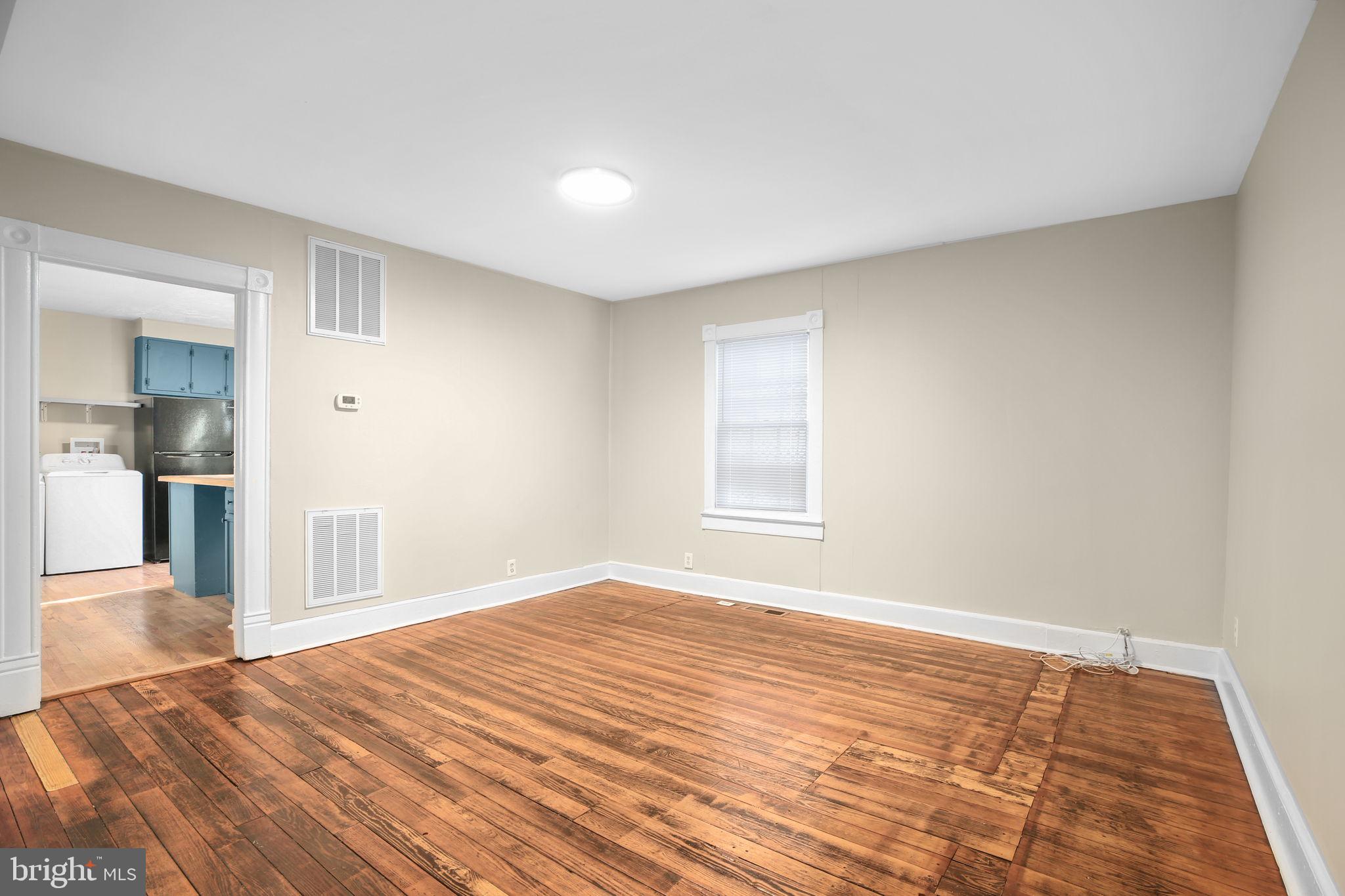 DARBYTOWN - Commercial Sale